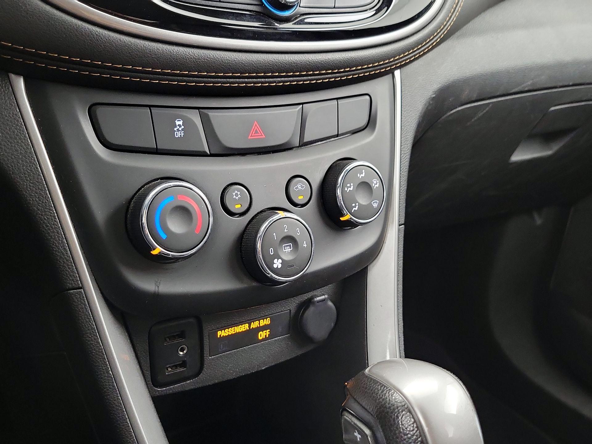 Thumbnail: 2022 Chevrolet Trax - 16