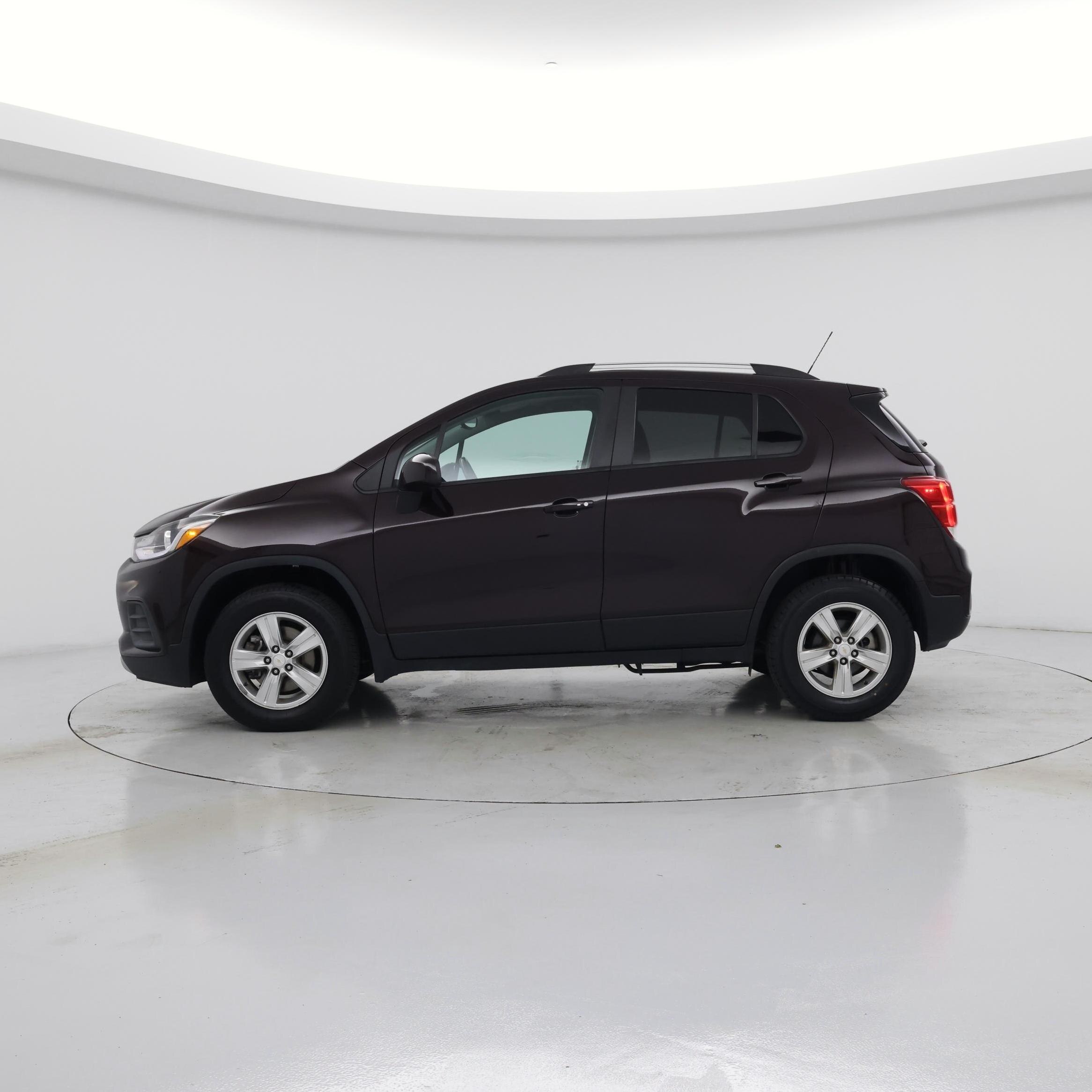 Thumbnail: 2022 Chevrolet Trax - 3
