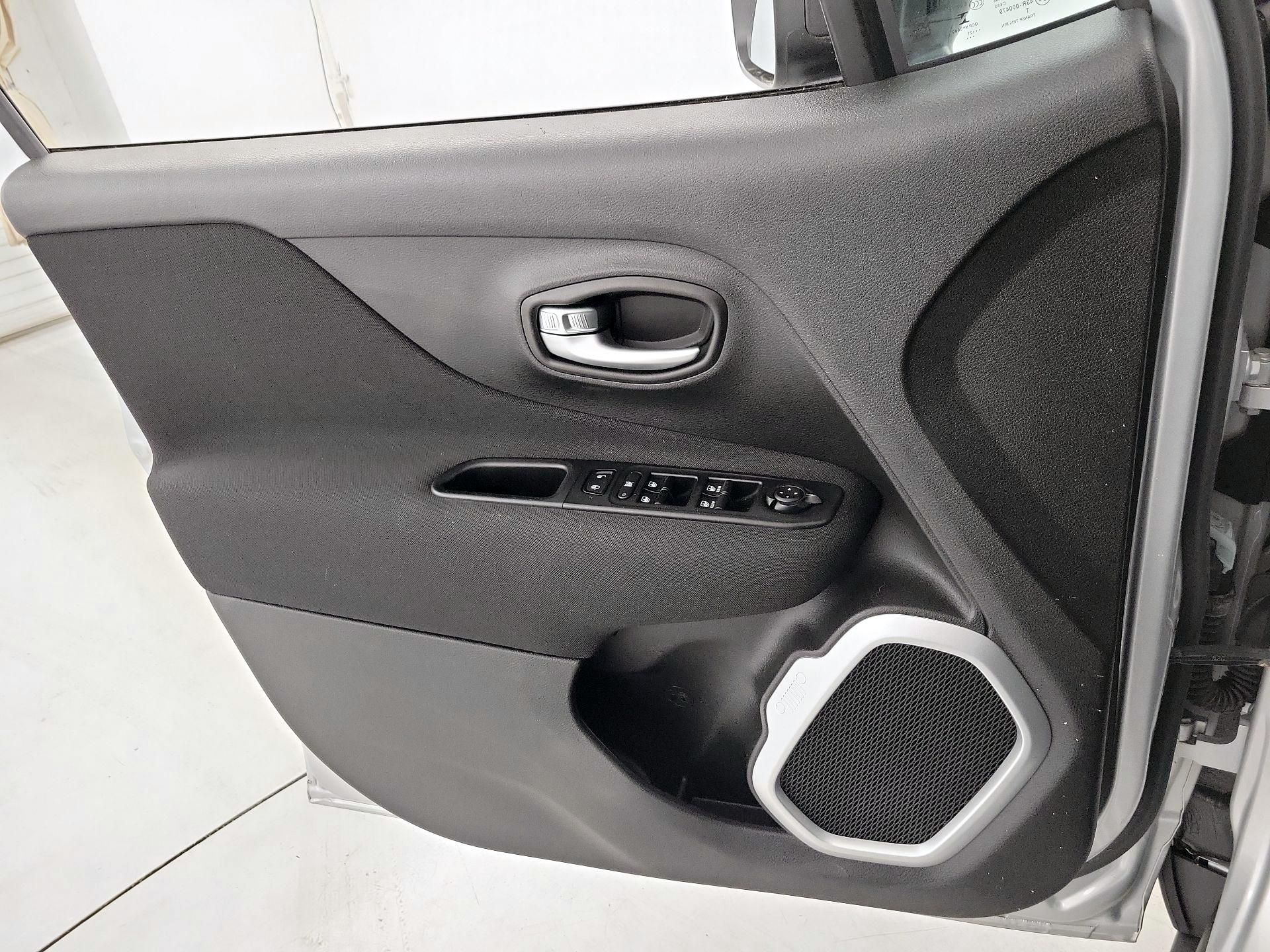 Thumbnail: 2021 Jeep Renegade - 12