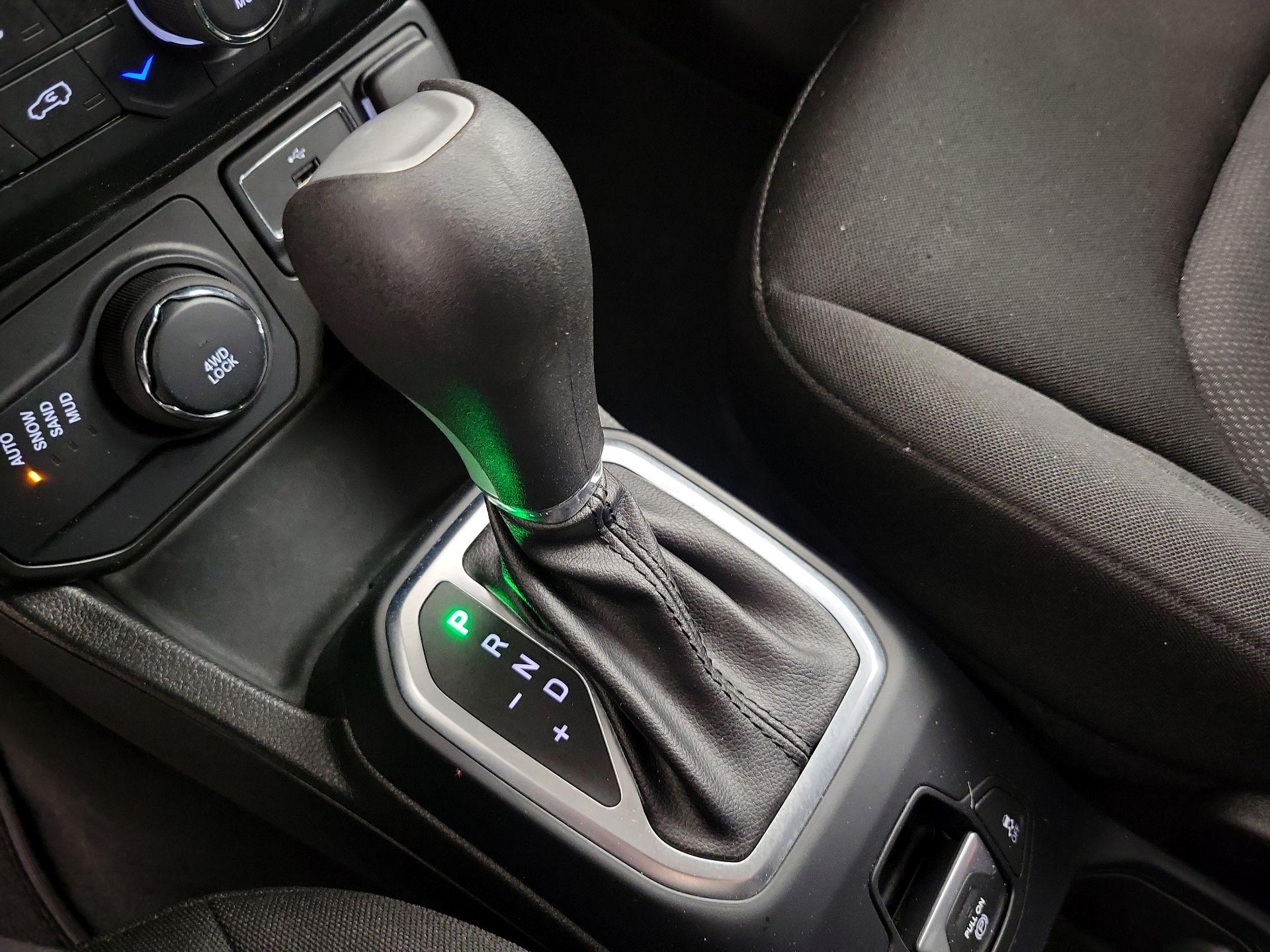 Thumbnail: 2021 Jeep Renegade - 17