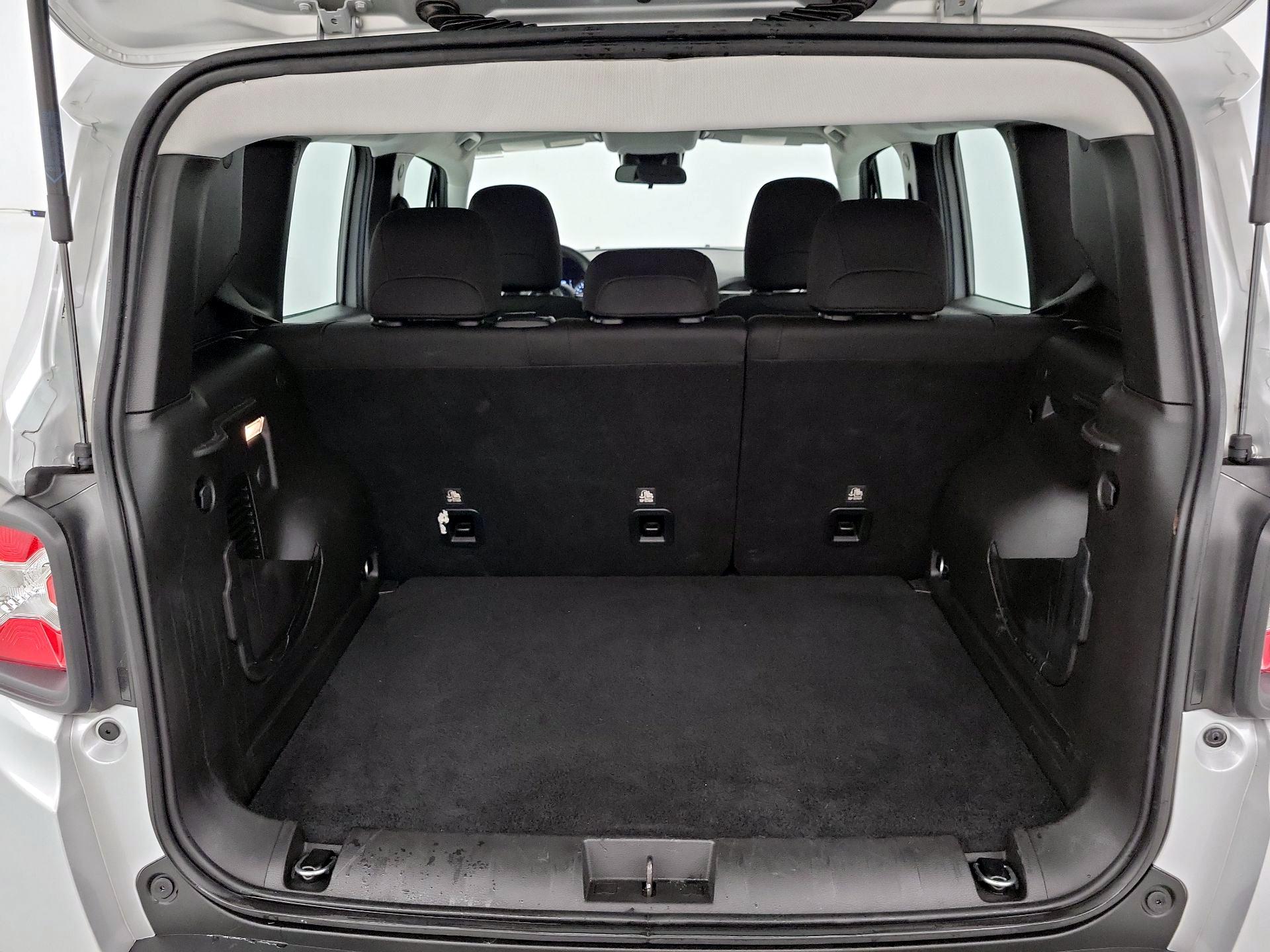 Thumbnail: 2021 Jeep Renegade - 20