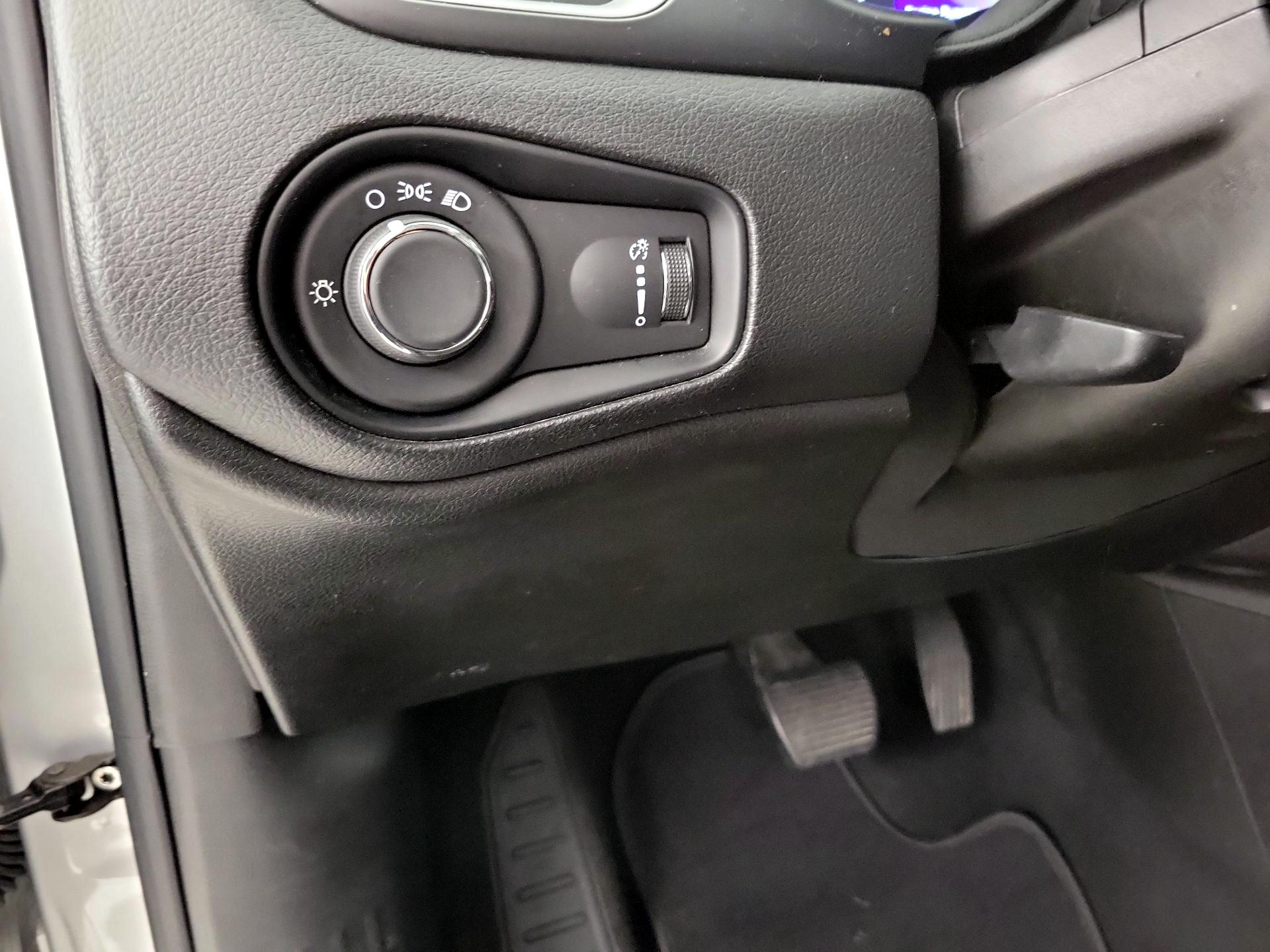 Thumbnail: 2021 Jeep Renegade - 13