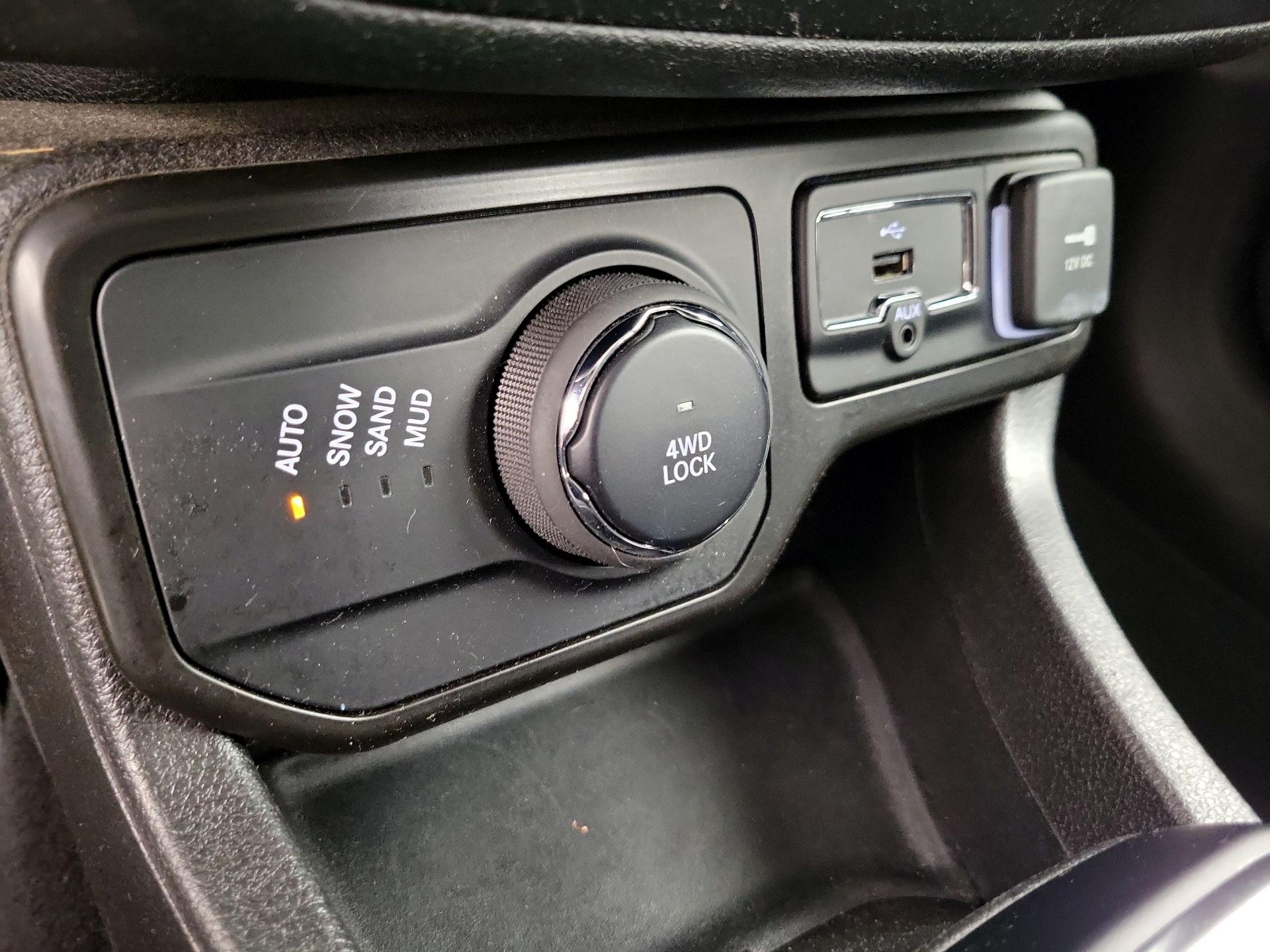 Thumbnail: 2021 Jeep Renegade - 18