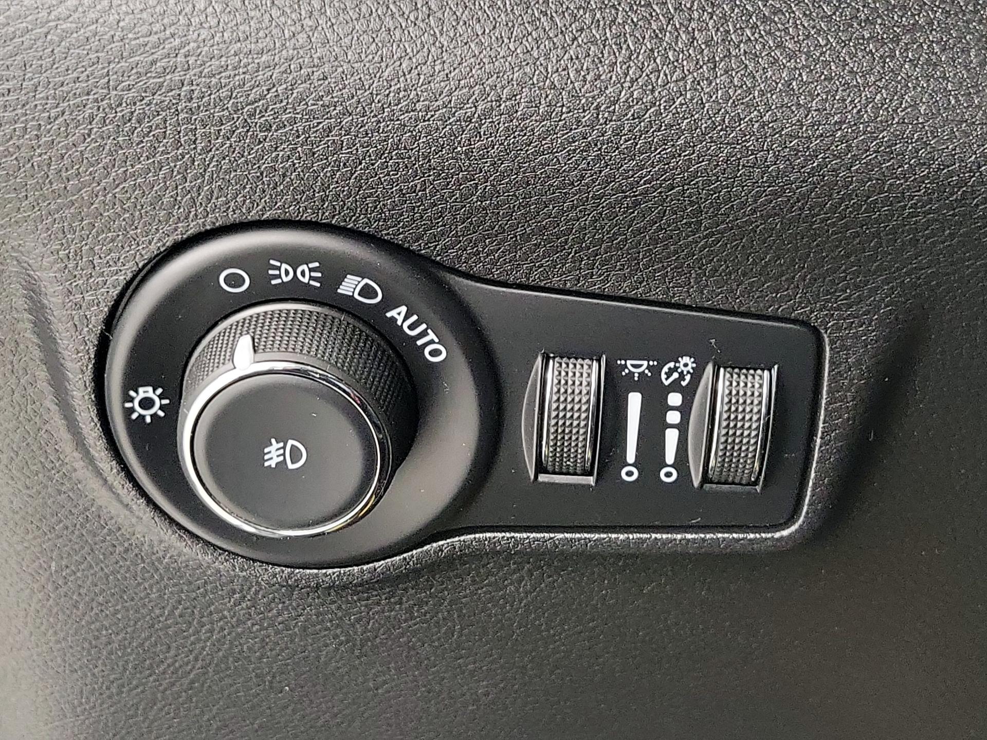 Thumbnail: 2022 Jeep Compass - 13