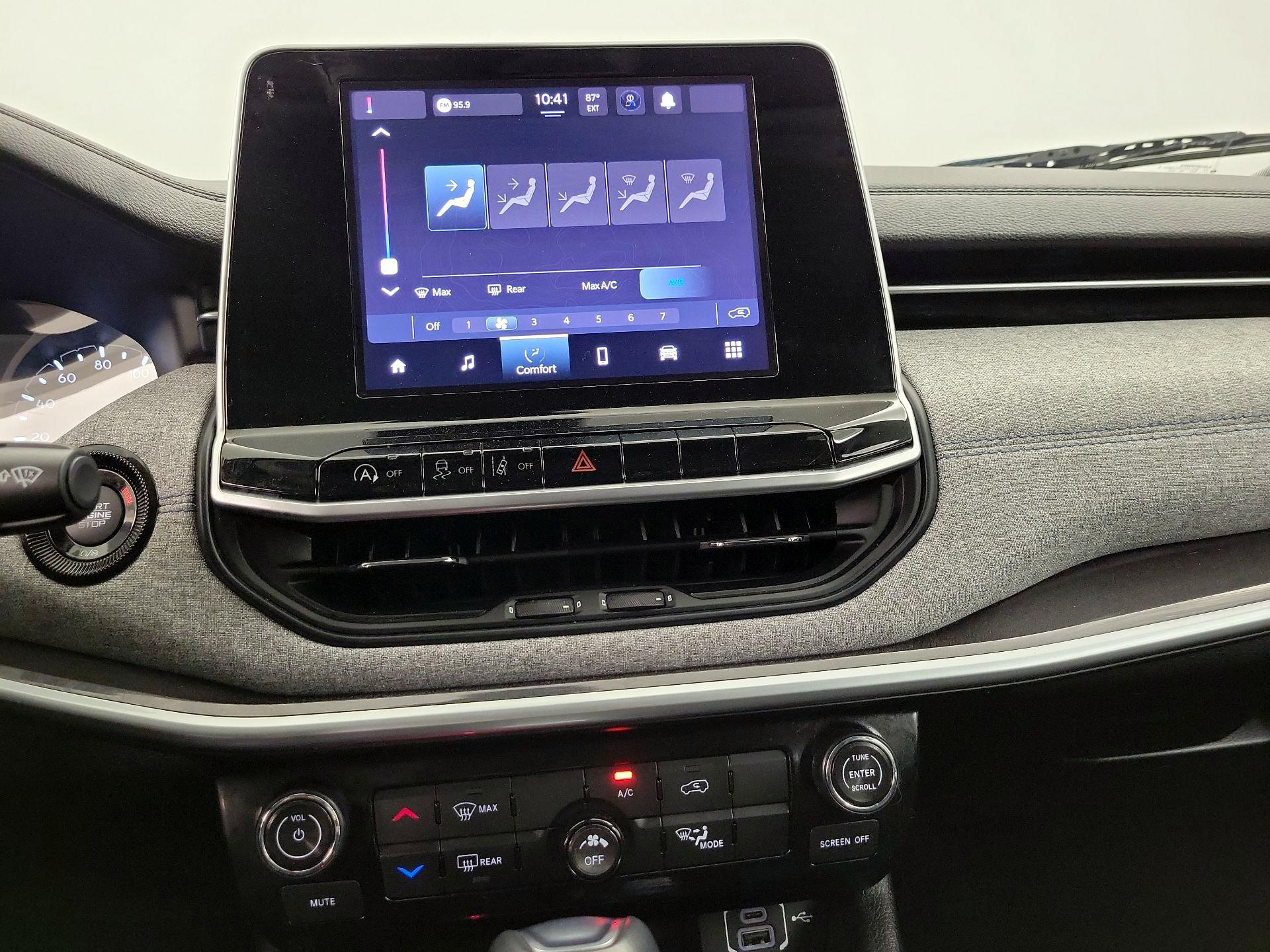 Thumbnail: 2022 Jeep Compass - 16