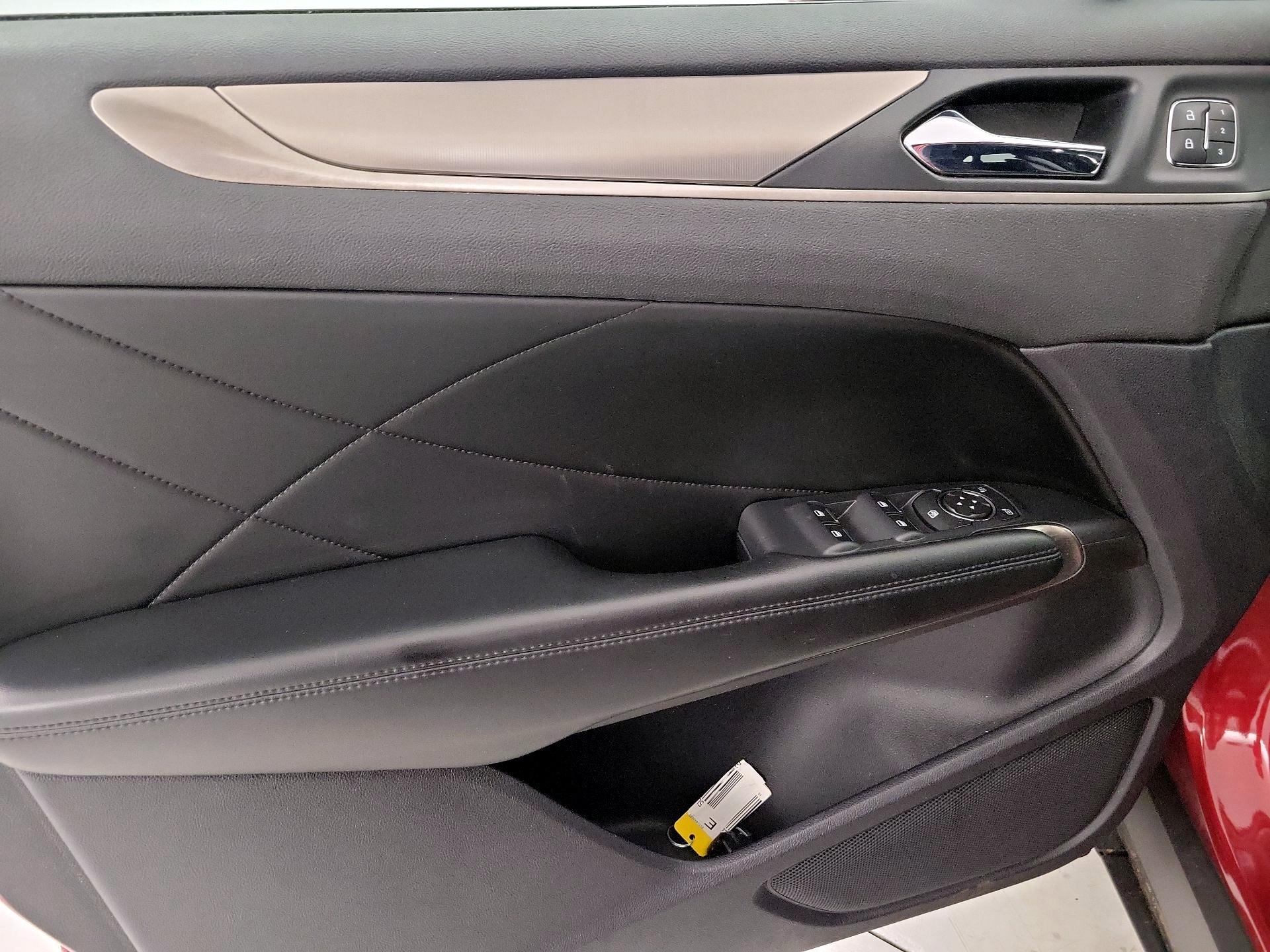 Thumbnail: 2015 Lincoln MKC - 12