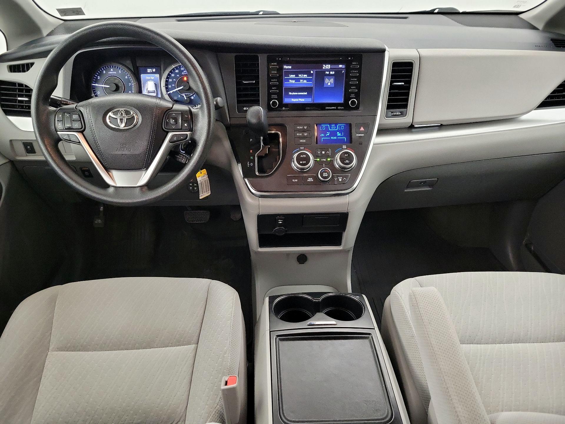 Thumbnail: 2018 Toyota Sienna - 9