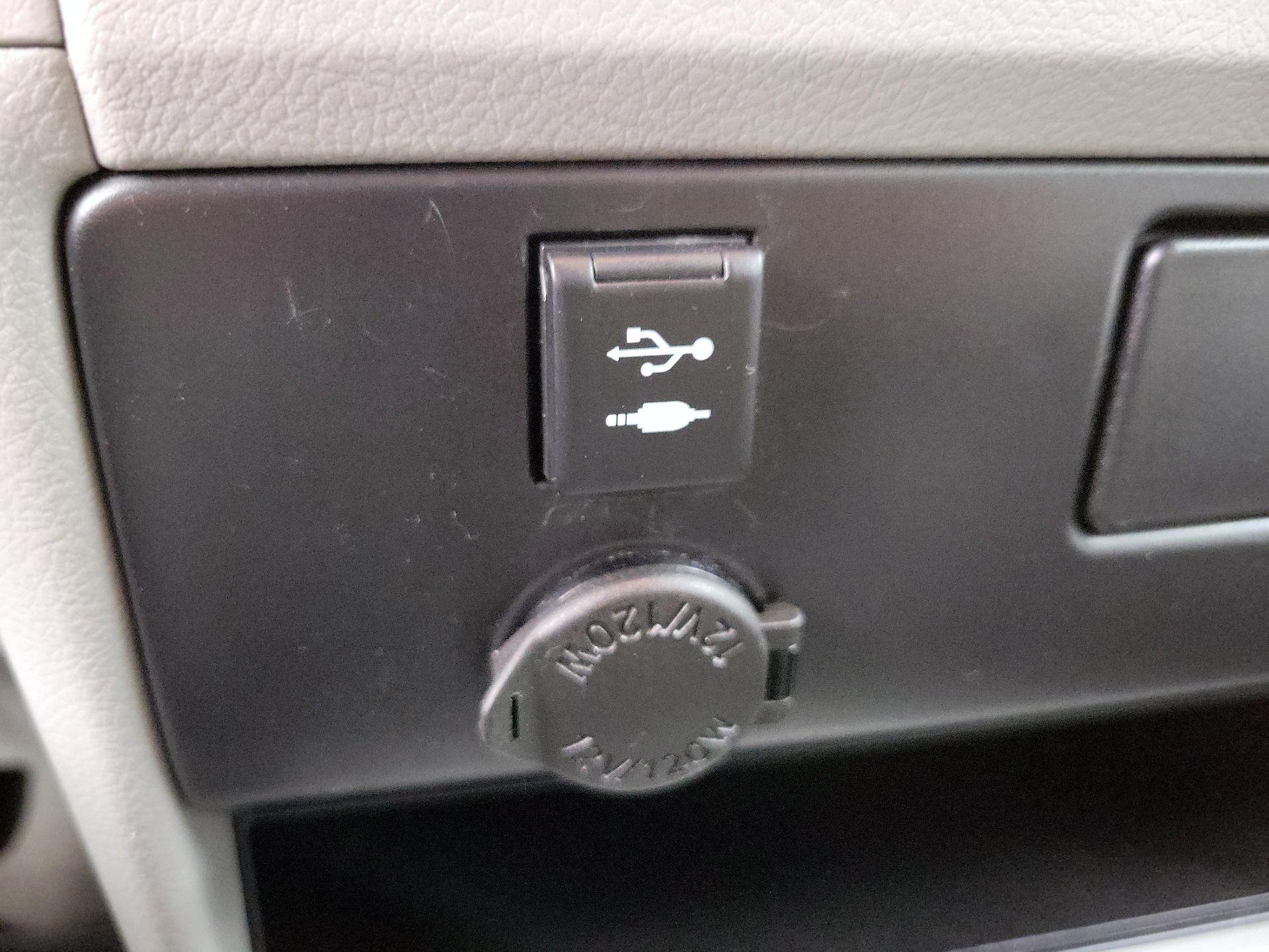 Thumbnail: 2018 Toyota Sienna - 18