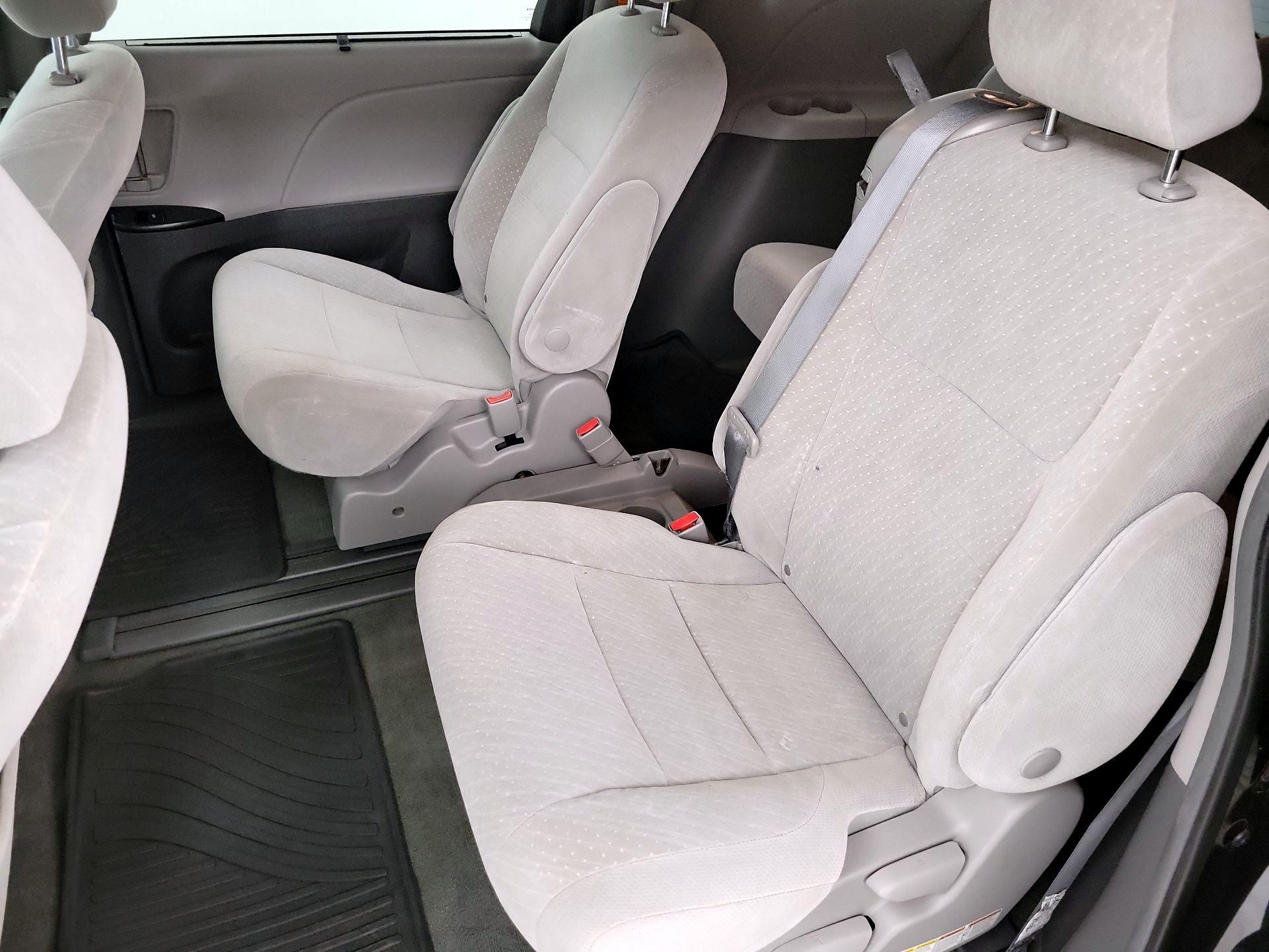 Thumbnail: 2018 Toyota Sienna - 19