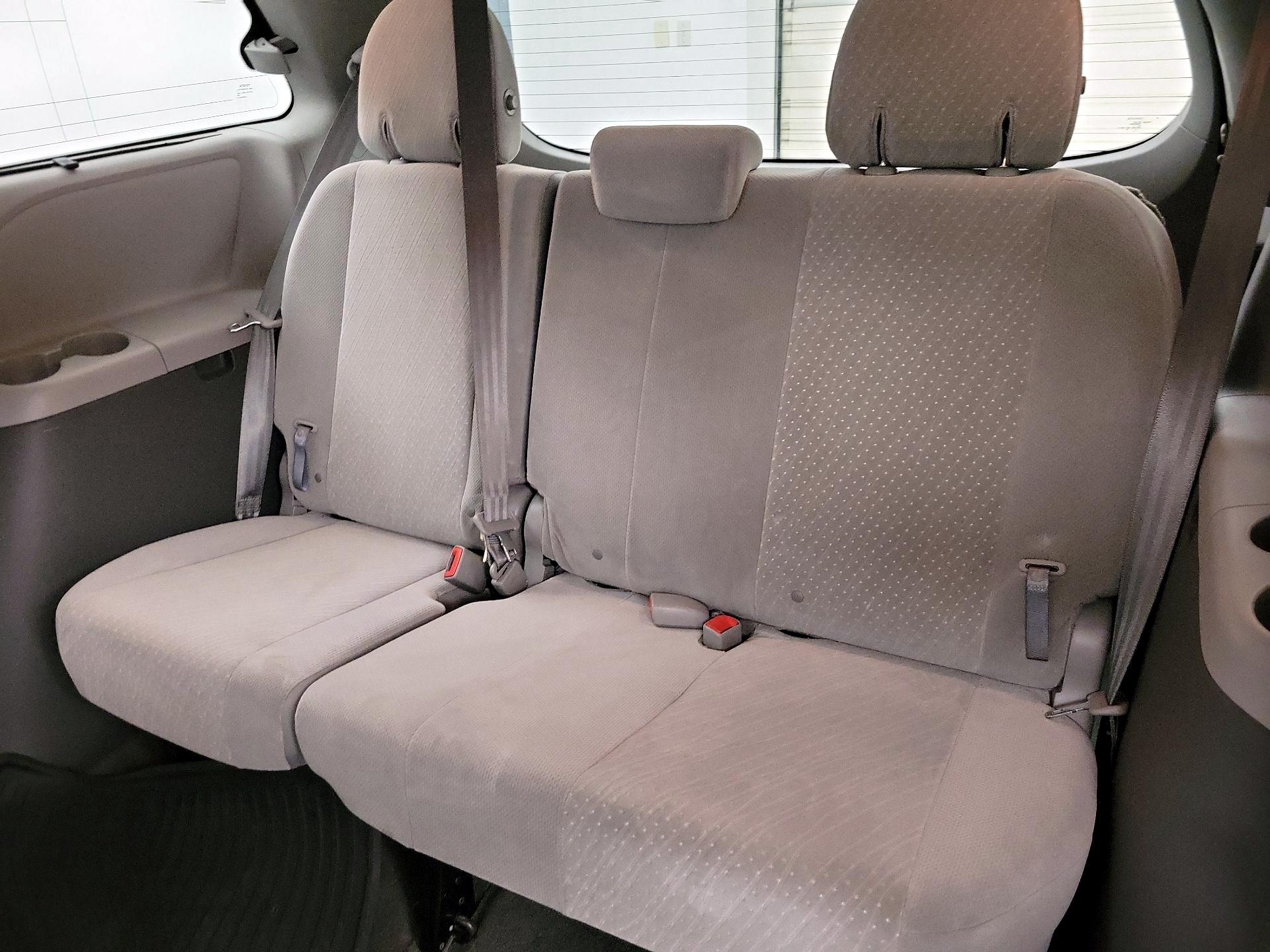 Thumbnail: 2018 Toyota Sienna - 20