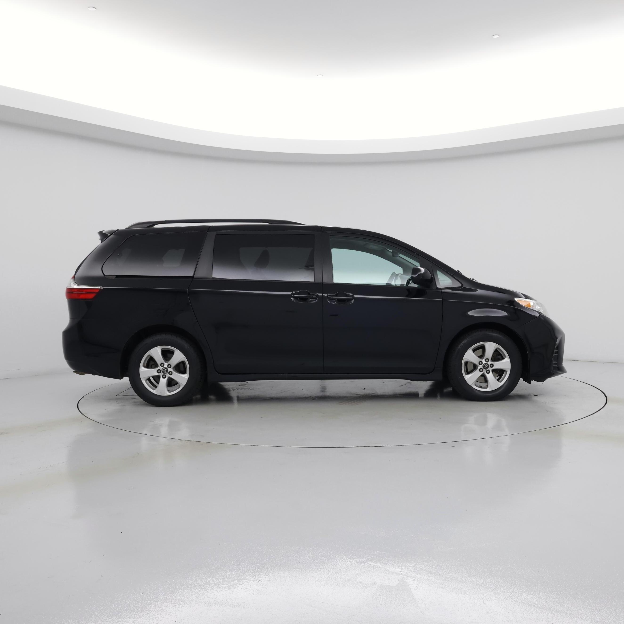 Thumbnail: 2018 Toyota Sienna - 7