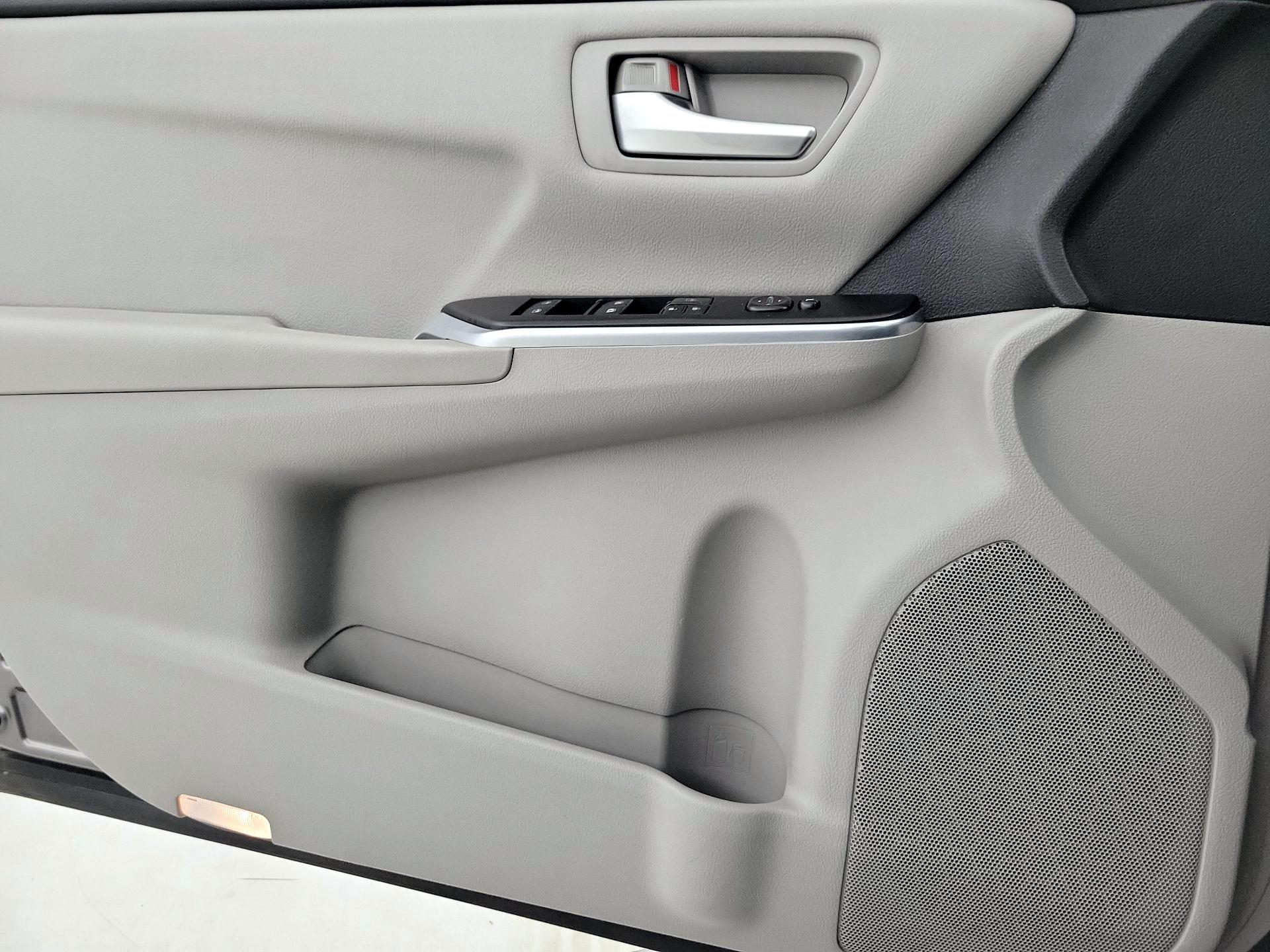 Thumbnail: 2017 Toyota Camry - 12