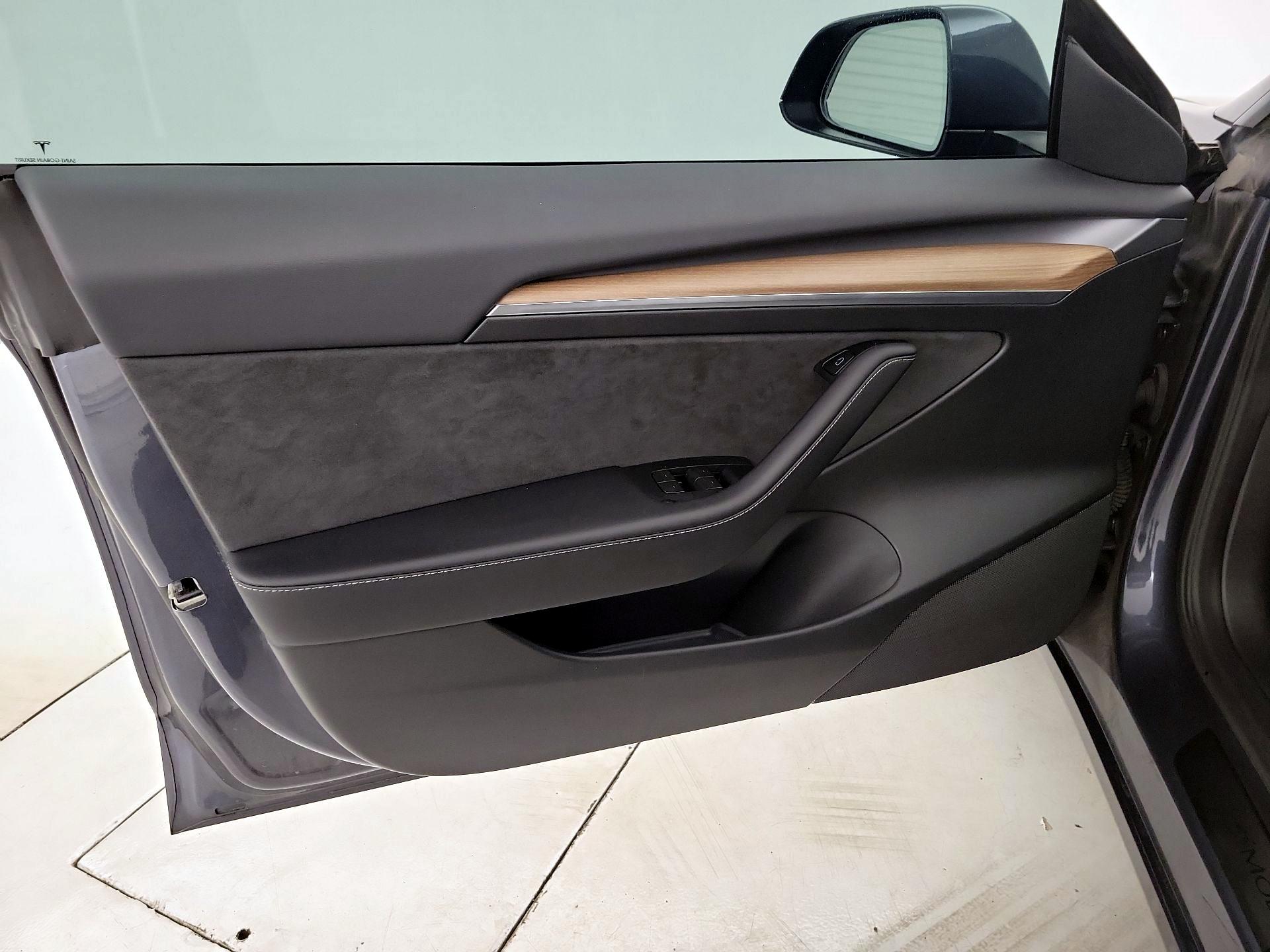 Thumbnail: 2023 Tesla Model 3 - 12