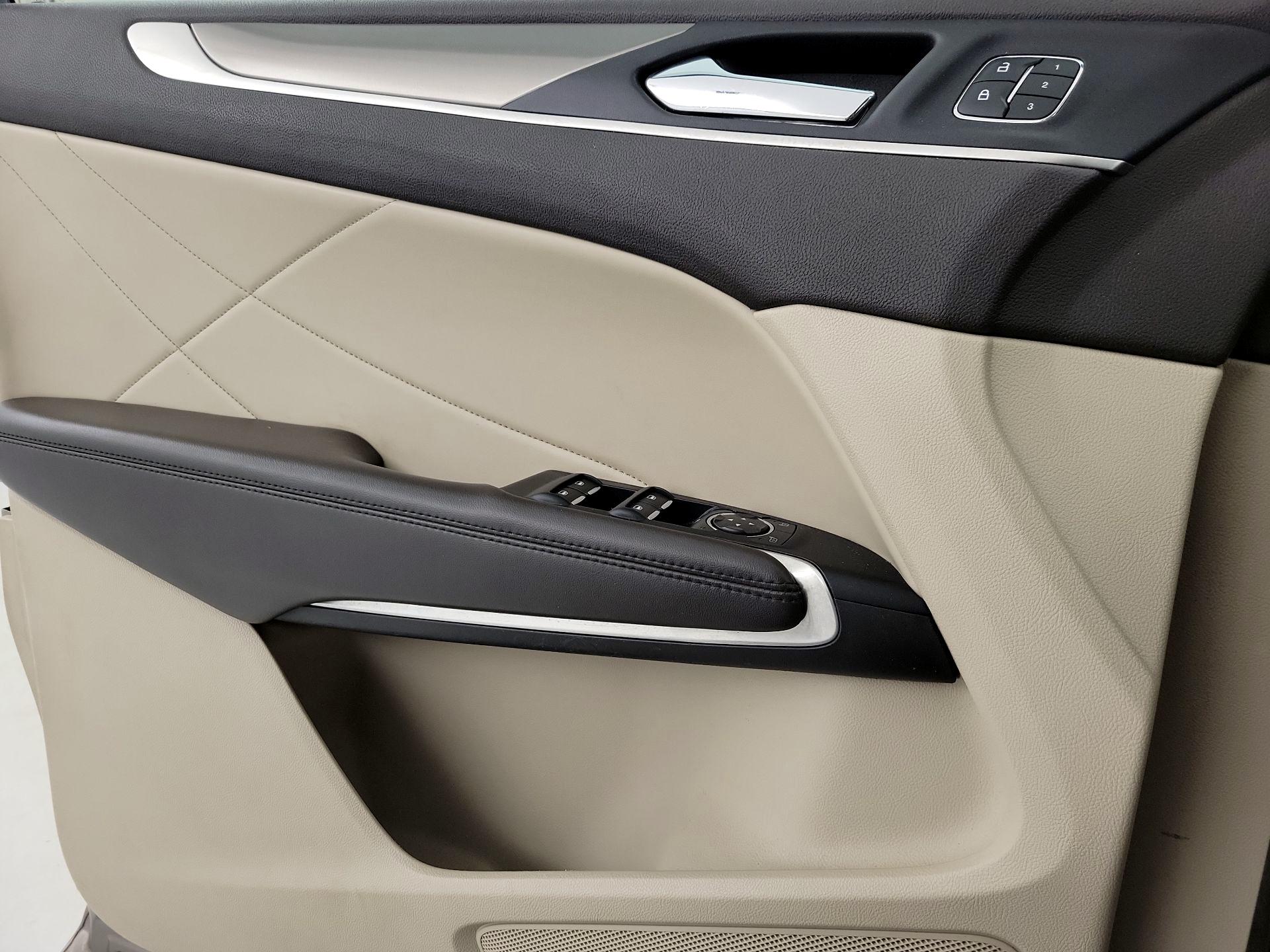 Thumbnail: 2019 Lincoln MKC - 12