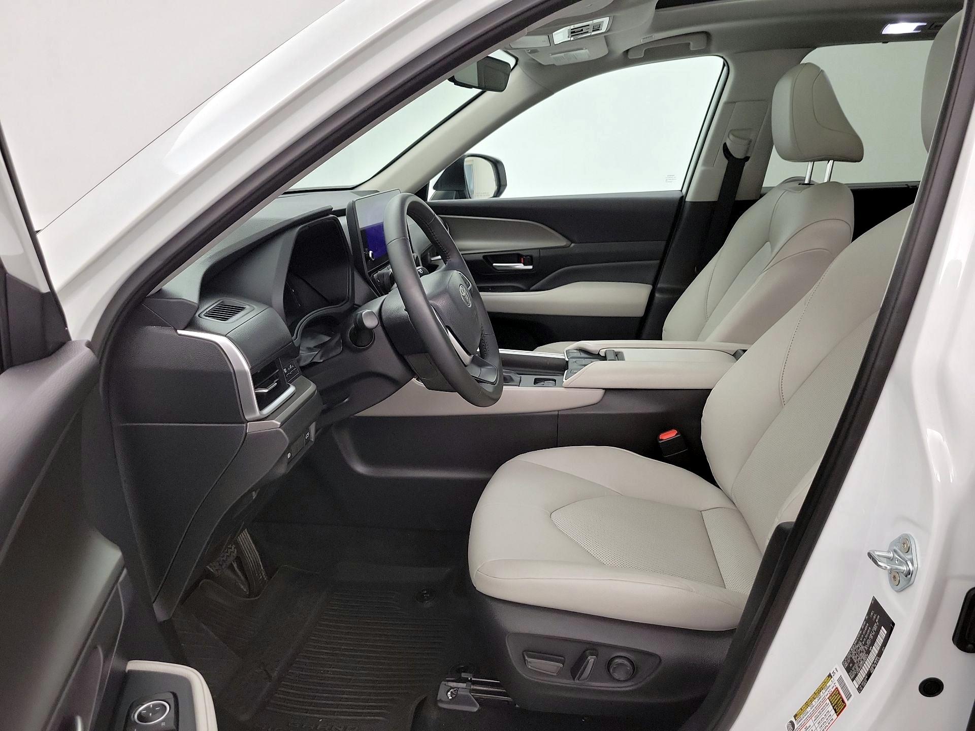 Thumbnail: 2025 Toyota Grand Highlander - 11