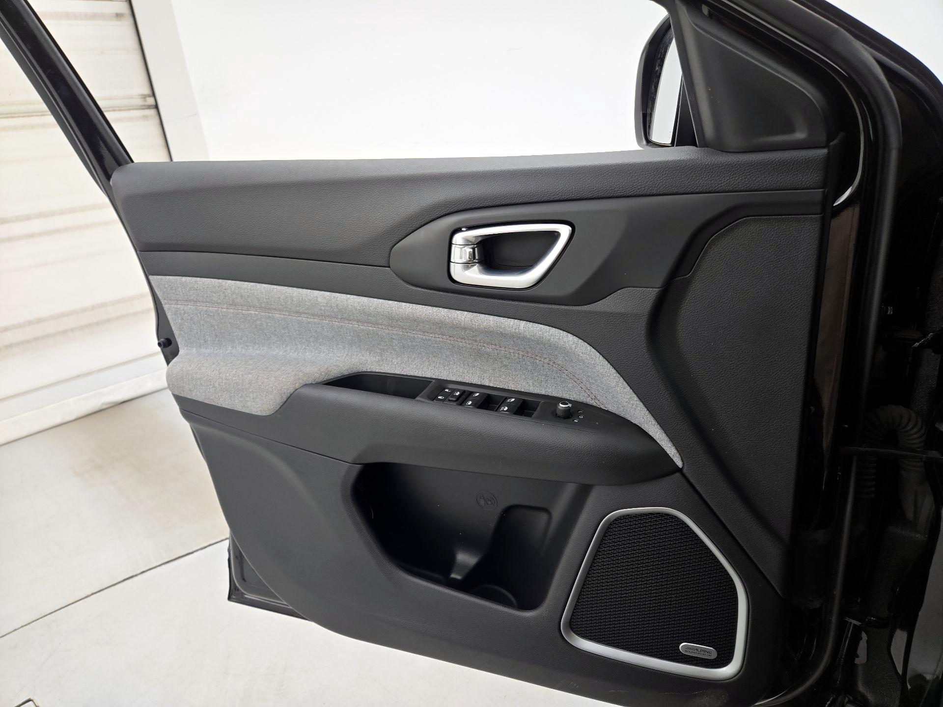 Thumbnail: 2023 Jeep Compass - 12