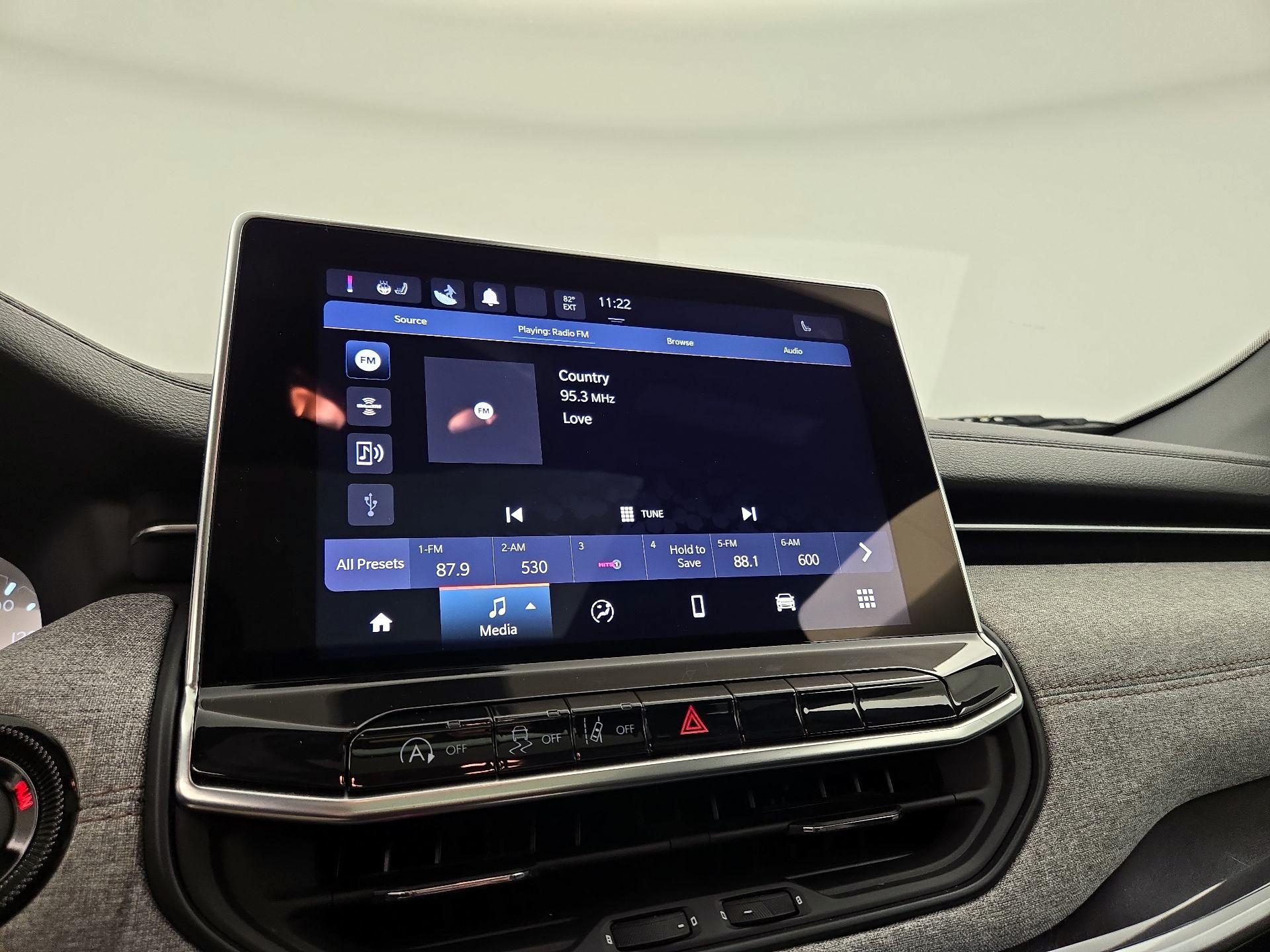 Thumbnail: 2023 Jeep Compass - 15