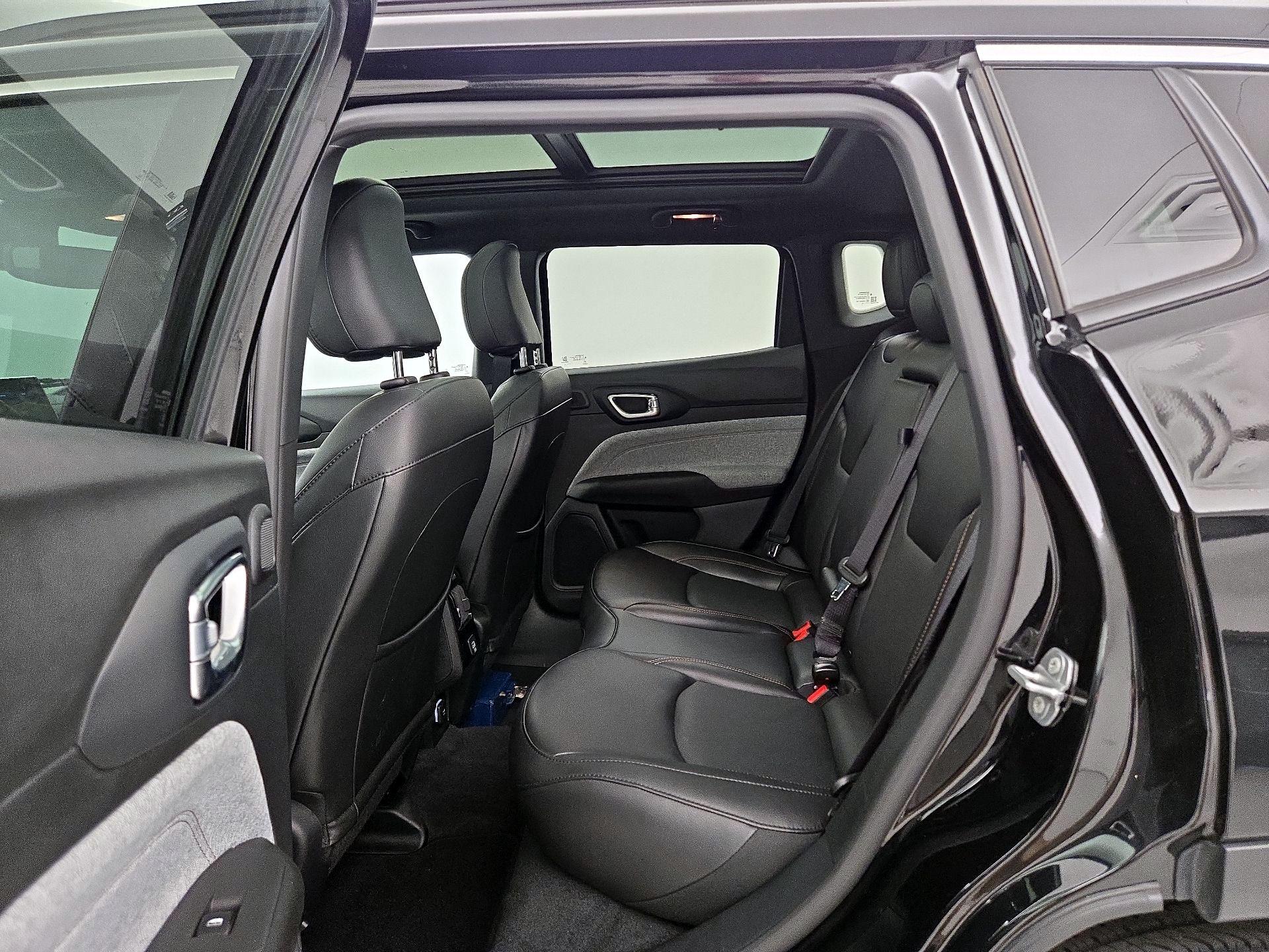 Thumbnail: 2023 Jeep Compass - 20