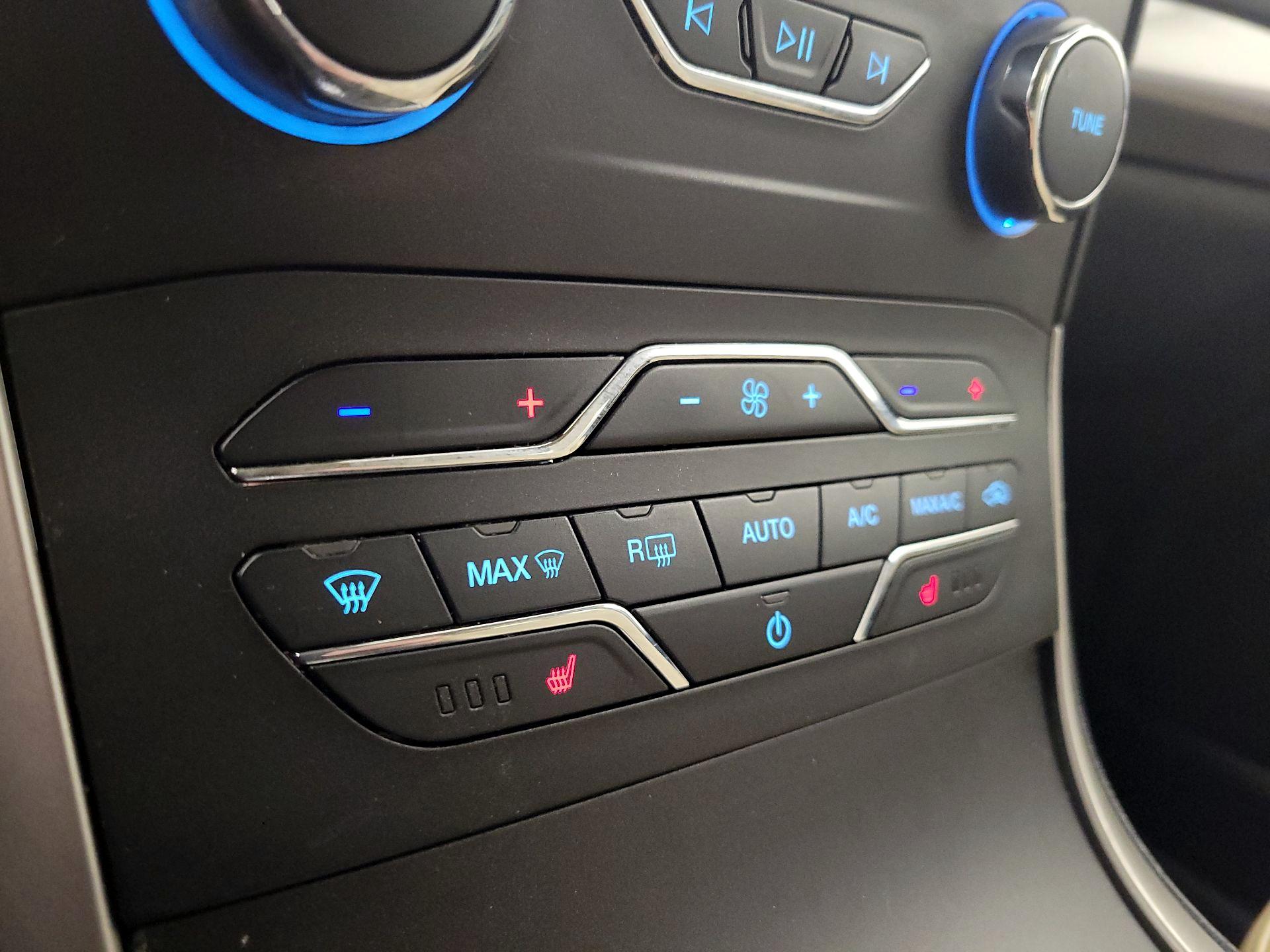 Thumbnail: 2020 Ford Edge - 17