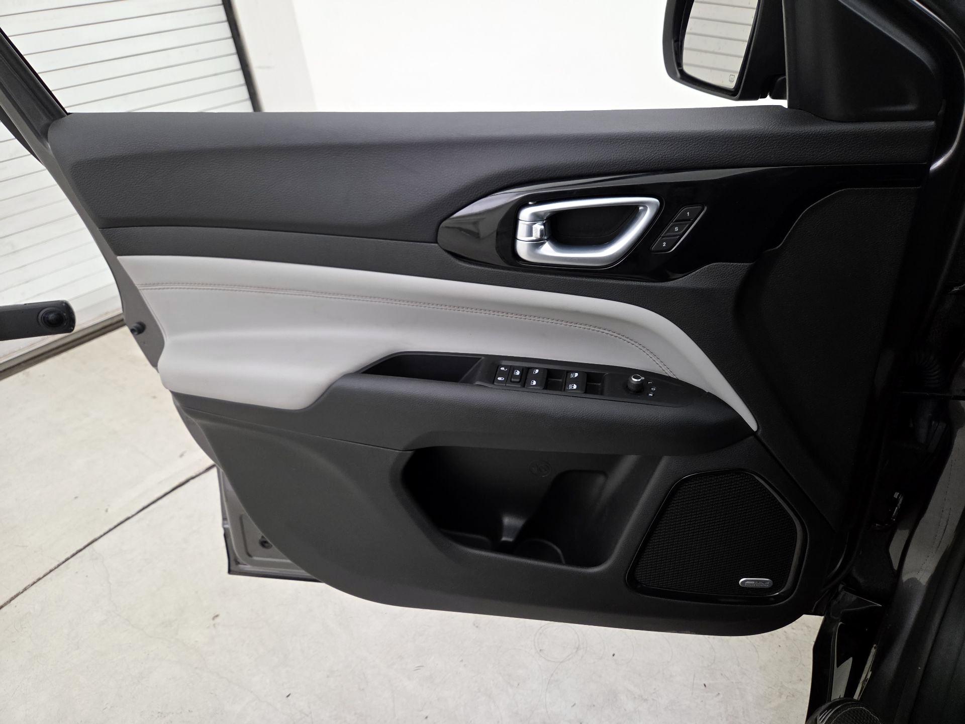 Thumbnail: 2022 Jeep Compass - 12