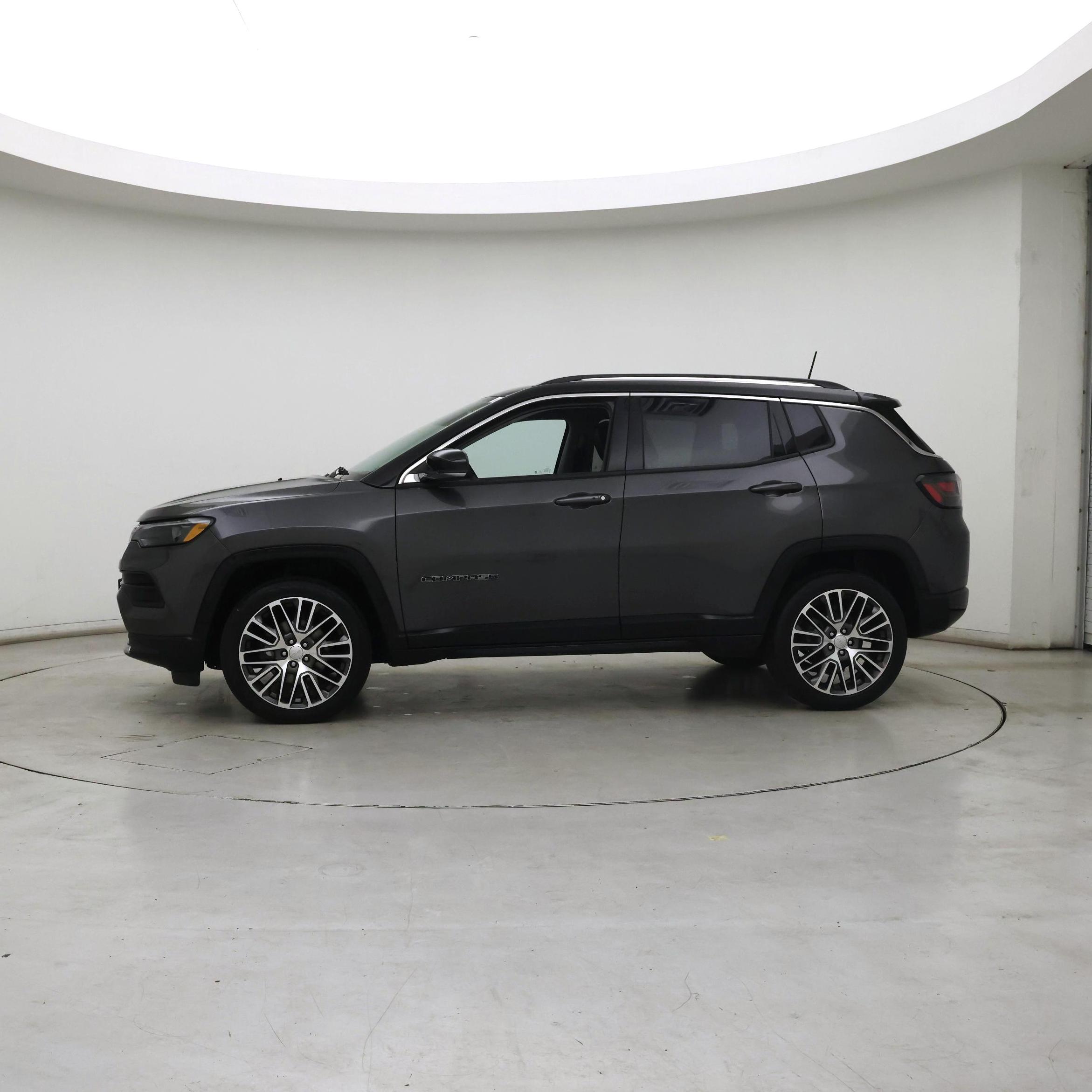 Thumbnail: 2022 Jeep Compass - 3