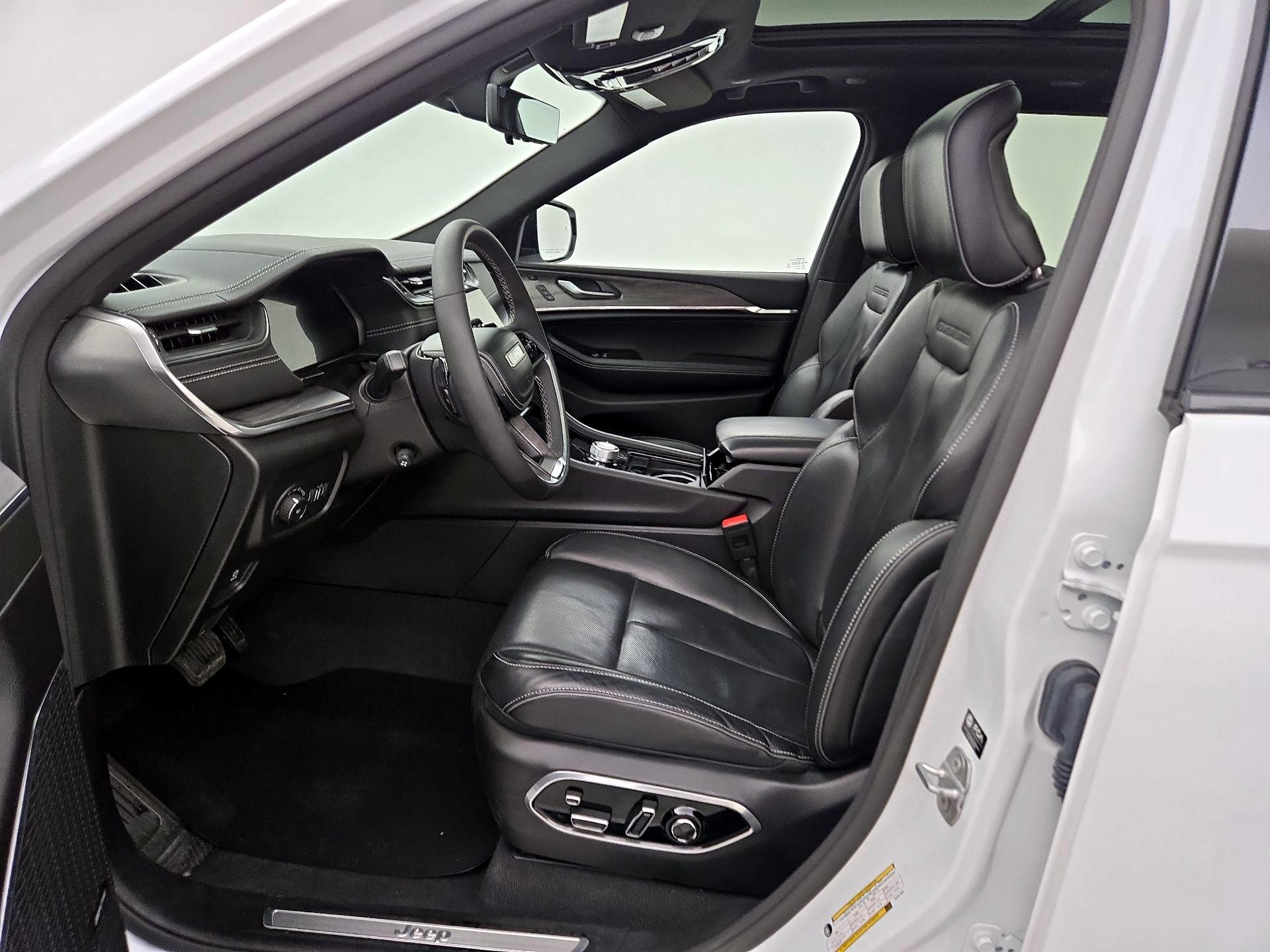 Thumbnail: 2023 Jeep Grand Cherokee - 11