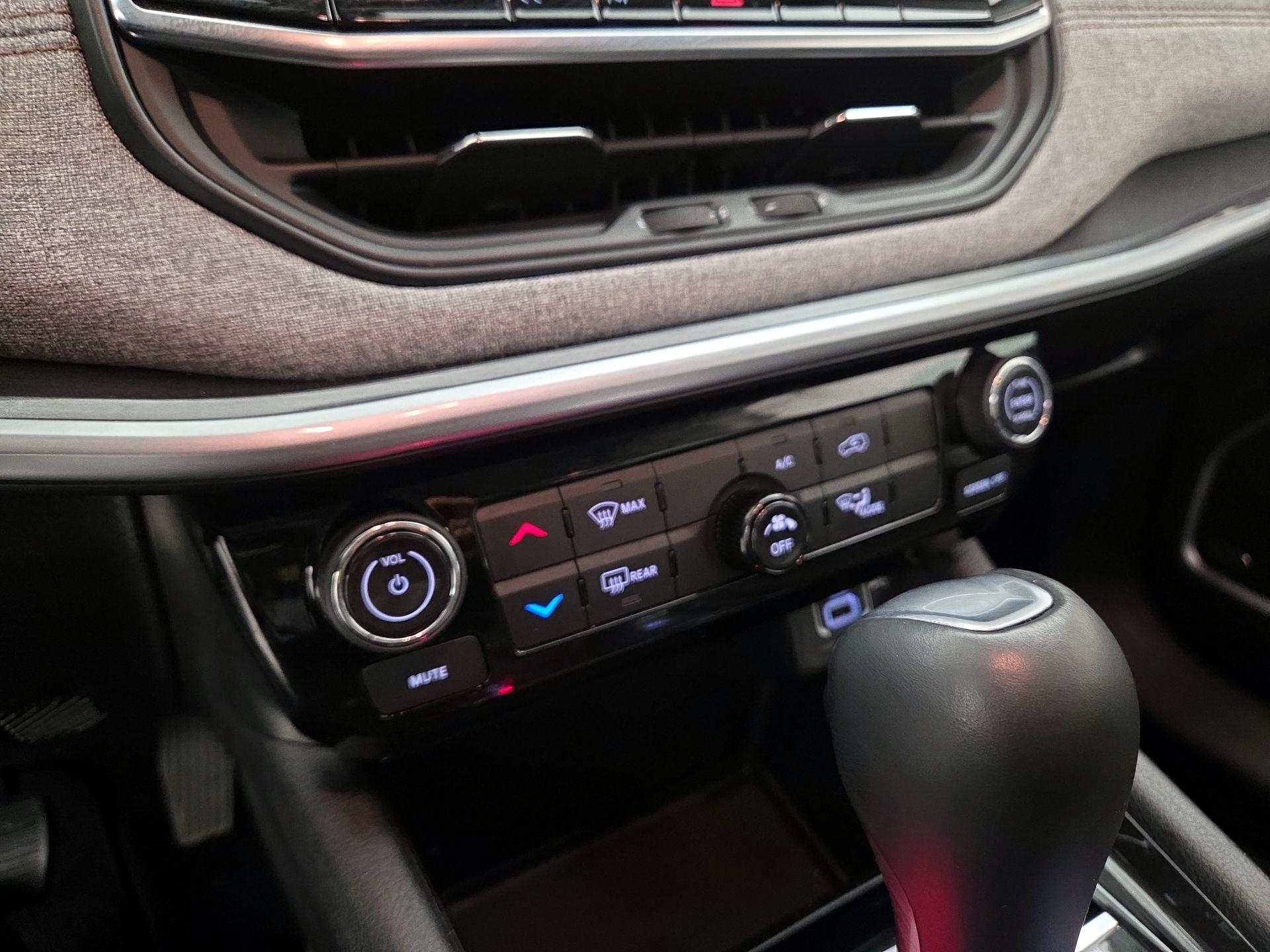 Thumbnail: 2022 Jeep Compass - 16