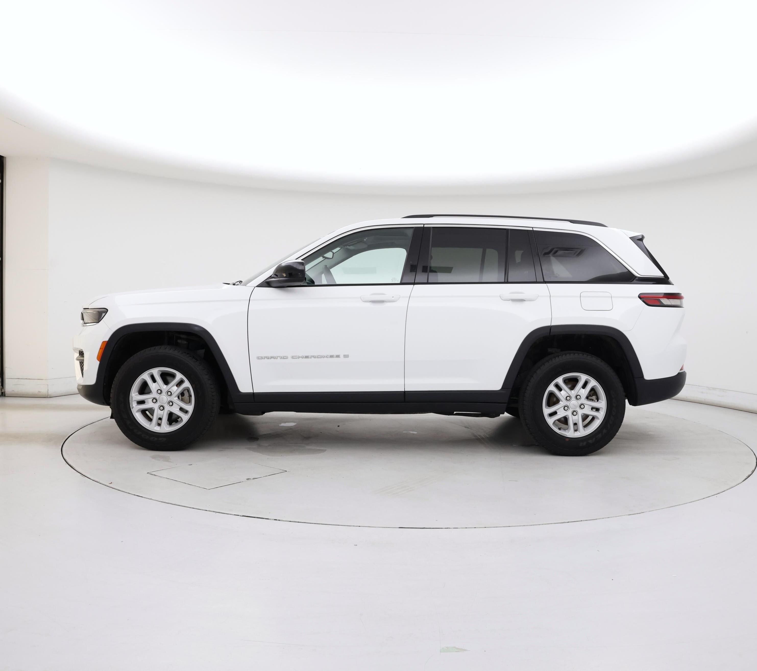 Thumbnail: 2023 Jeep Grand Cherokee - 3