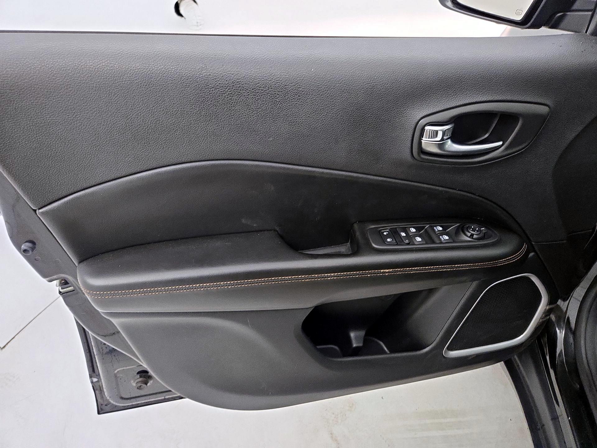 Thumbnail: 2020 Jeep Compass - 12