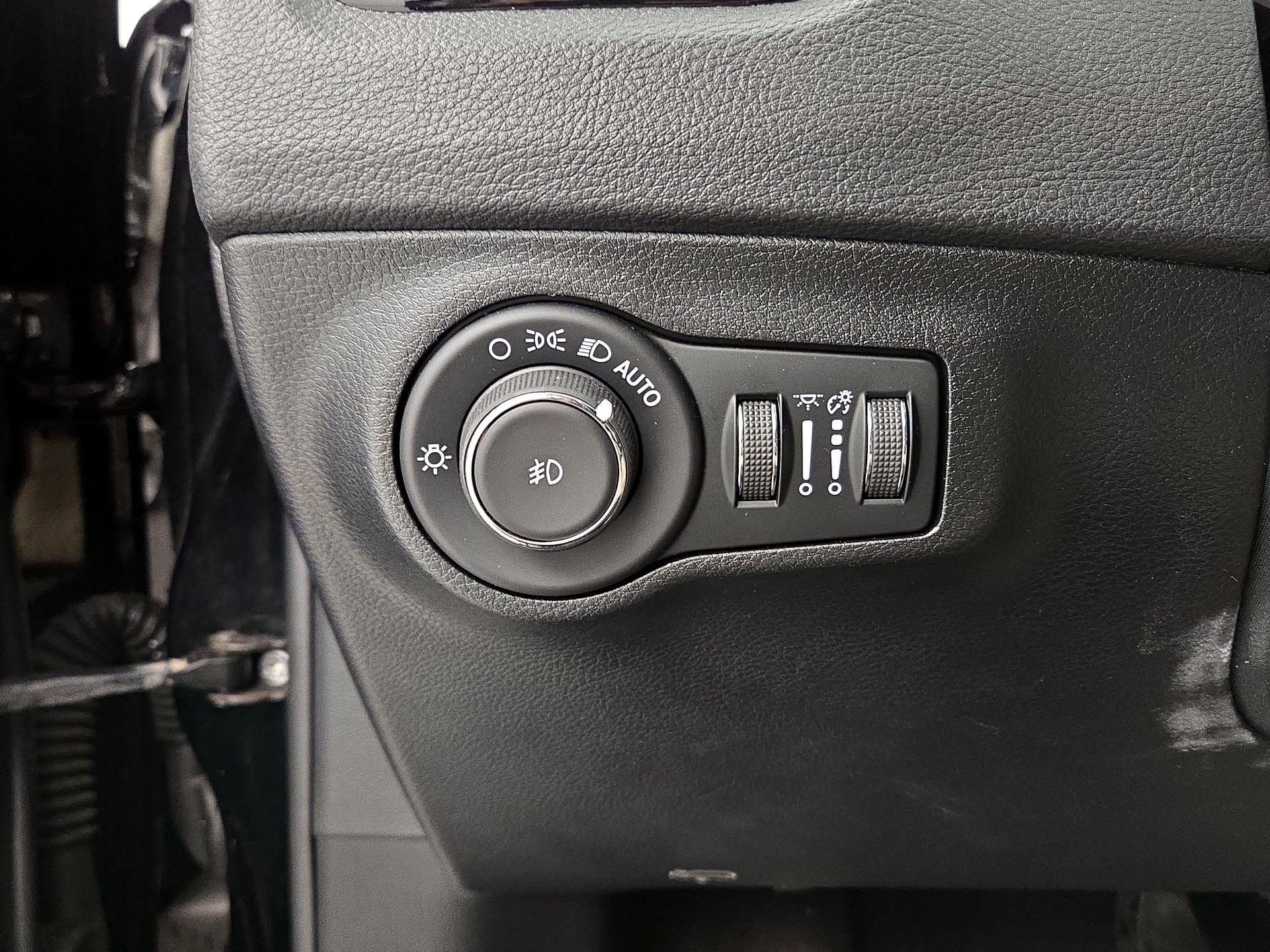 Thumbnail: 2020 Jeep Compass - 13