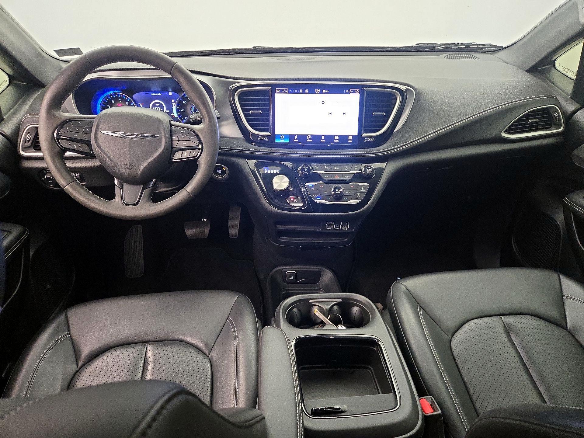 Thumbnail: 2023 Chrysler Pacifica - 9