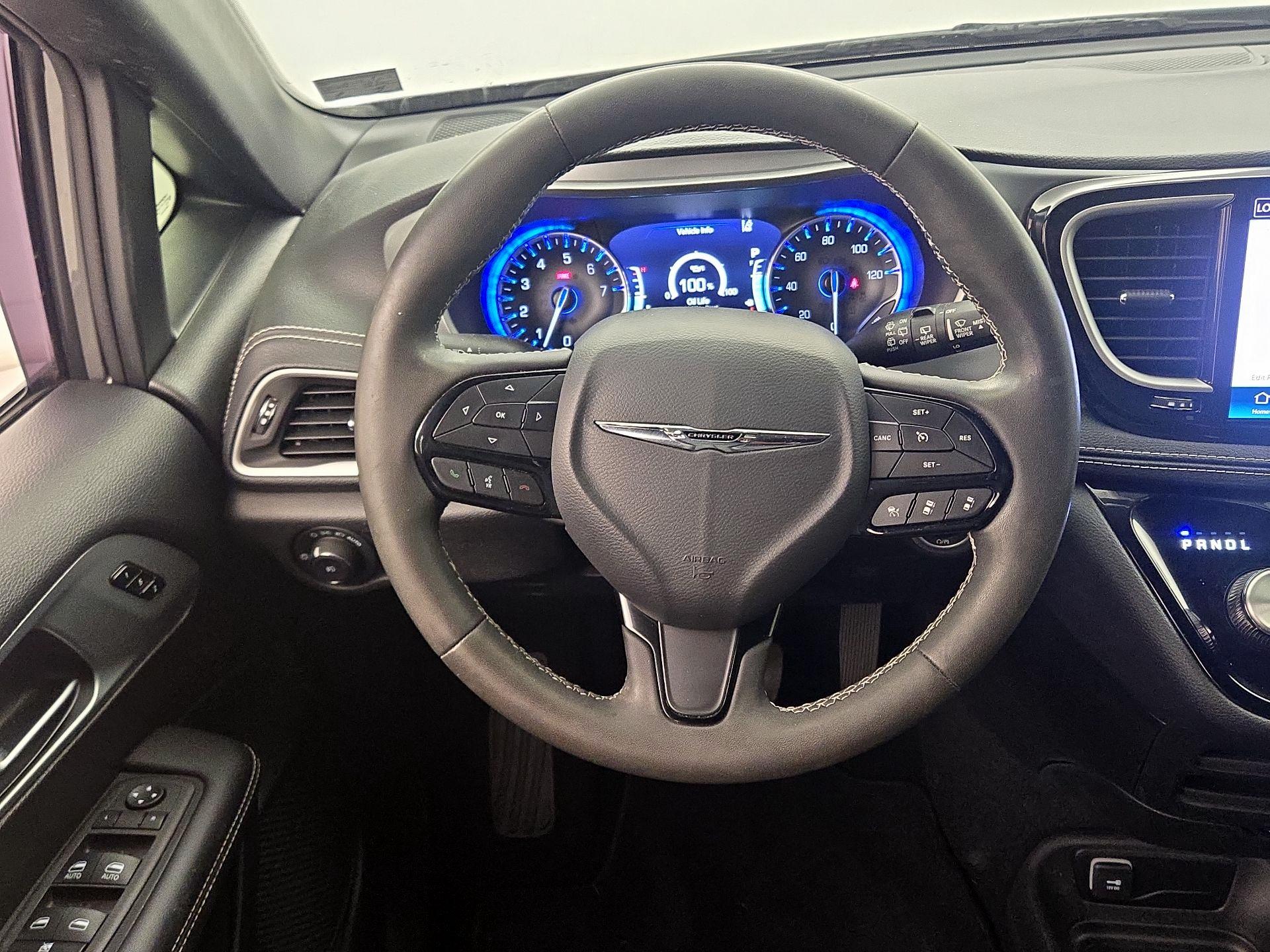 Thumbnail: 2023 Chrysler Pacifica - 10