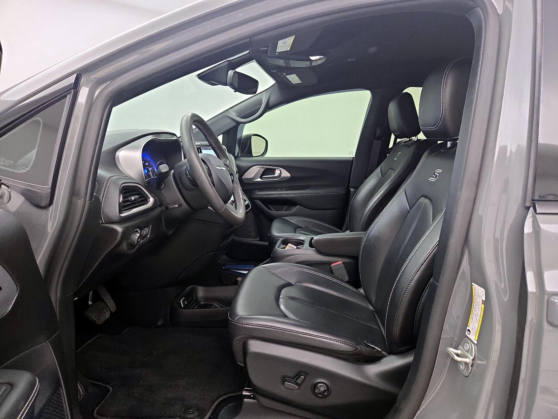 Thumbnail: 2023 Chrysler Pacifica - 11