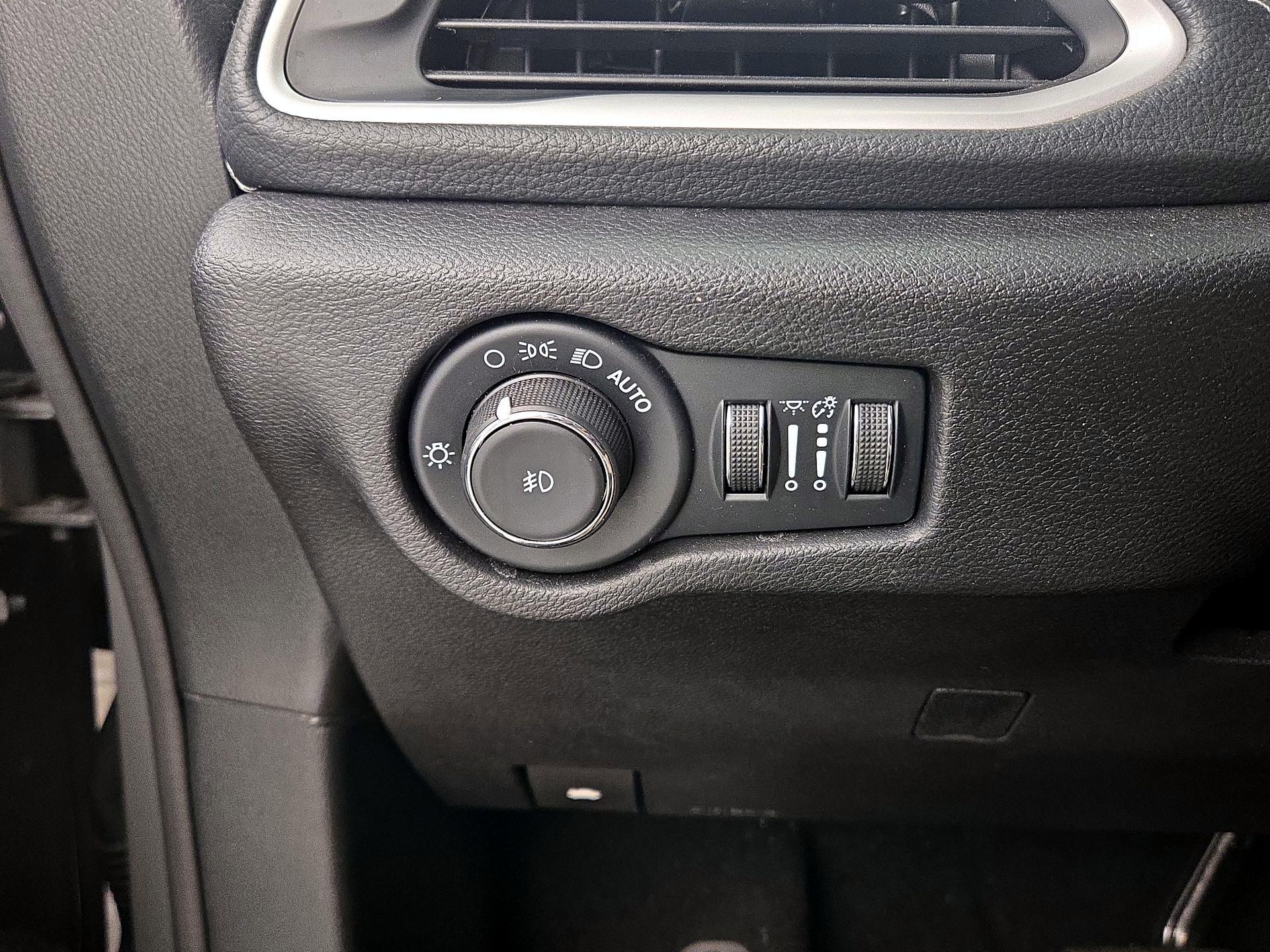 Thumbnail: 2023 Chrysler Pacifica - 13