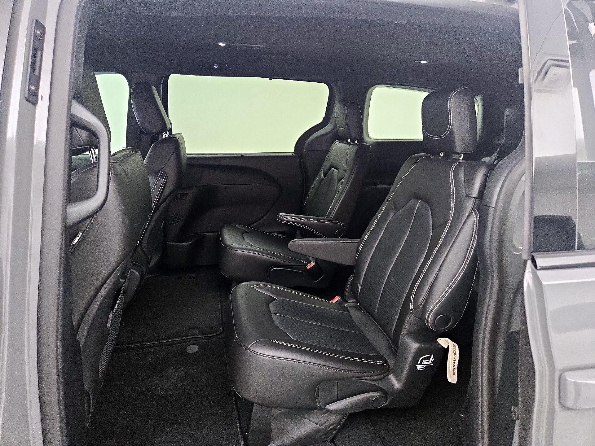 Thumbnail: 2023 Chrysler Pacifica - 19