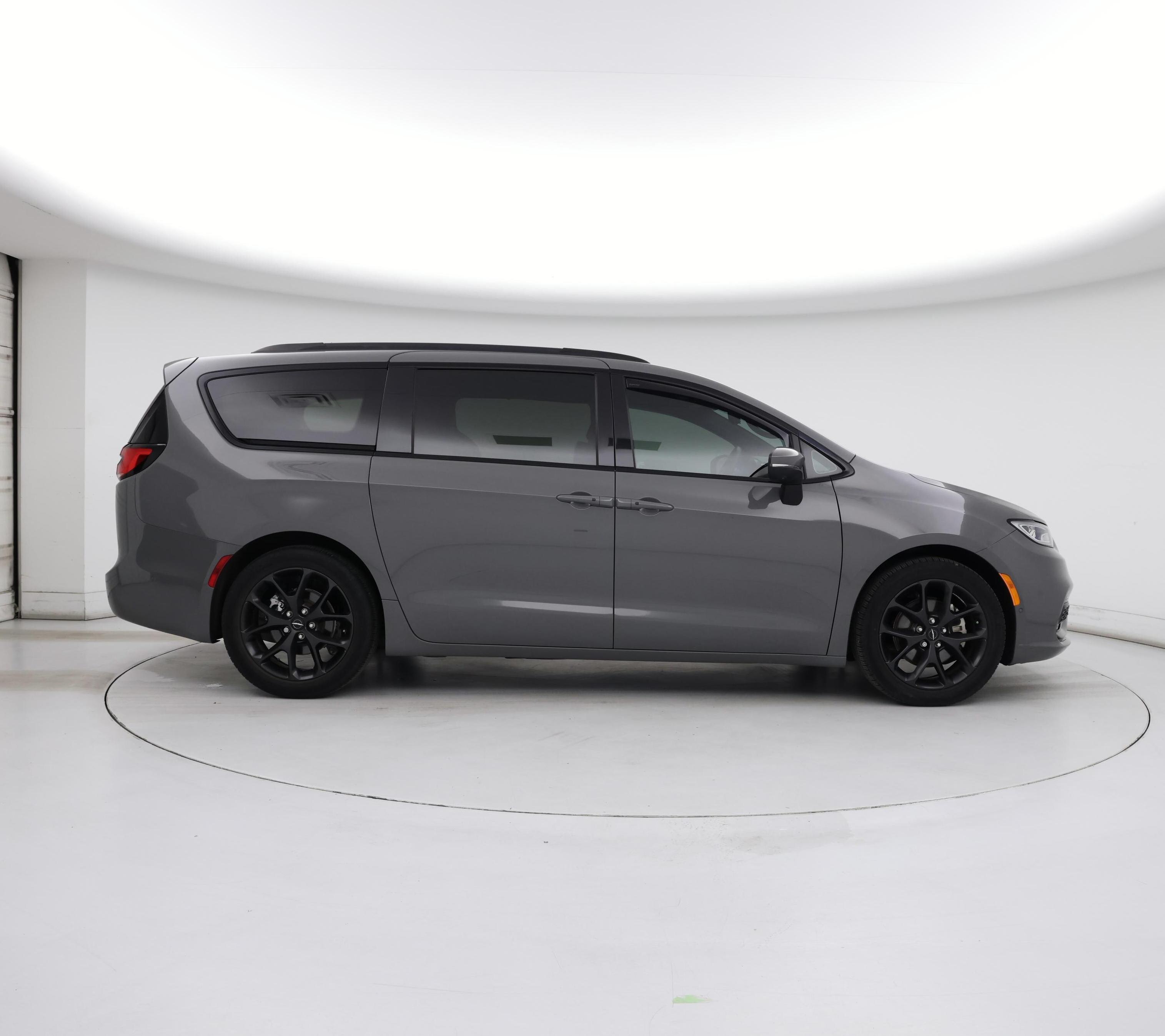 Thumbnail: 2023 Chrysler Pacifica - 7