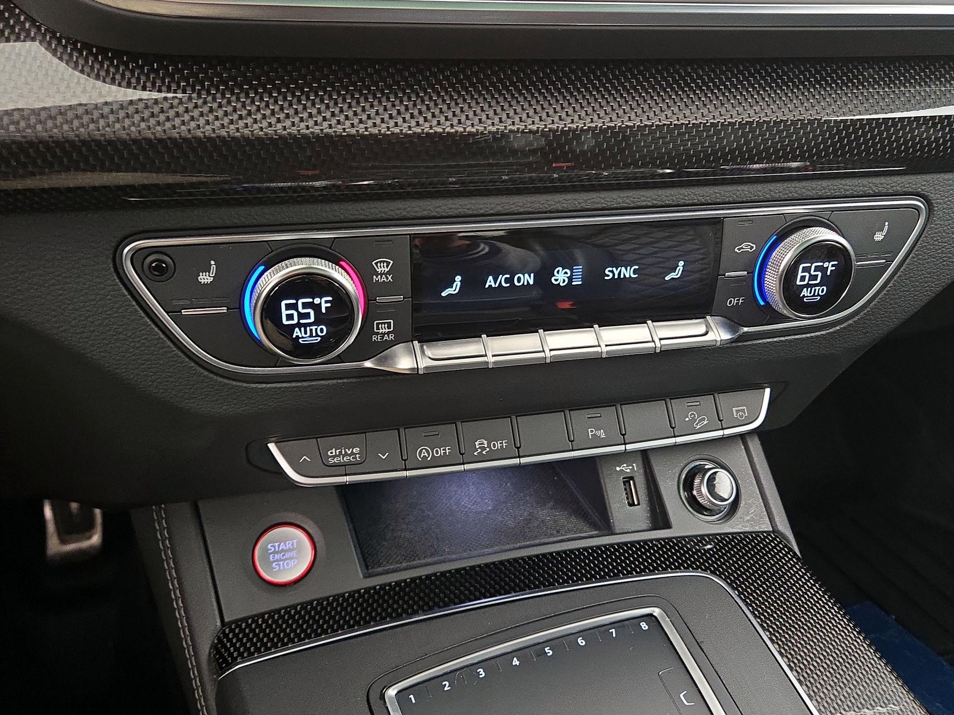 Thumbnail: 2020 Audi SQ5 - 17