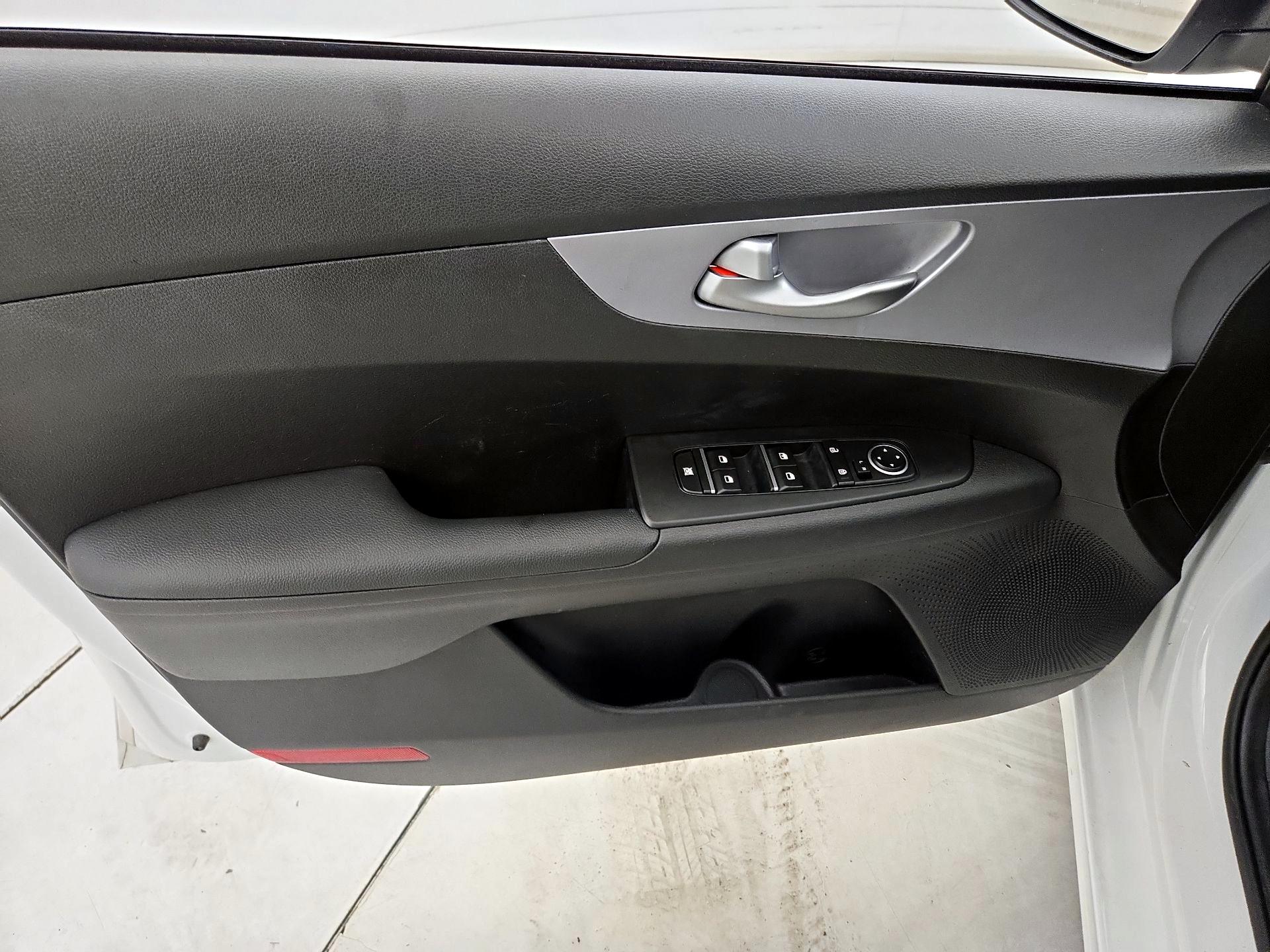 Thumbnail: 2023 Kia Forte - 12