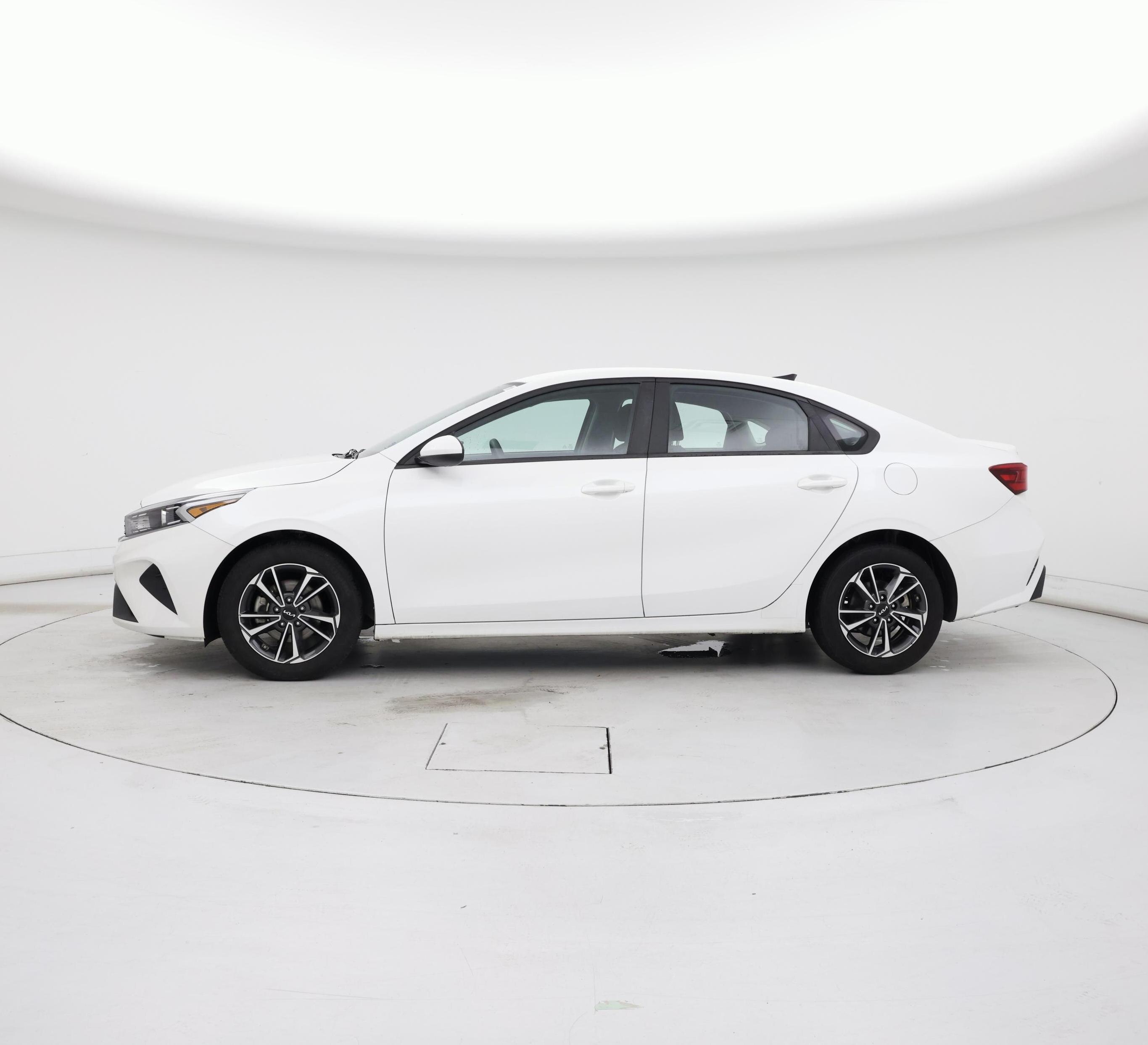 Thumbnail: 2023 Kia Forte - 3