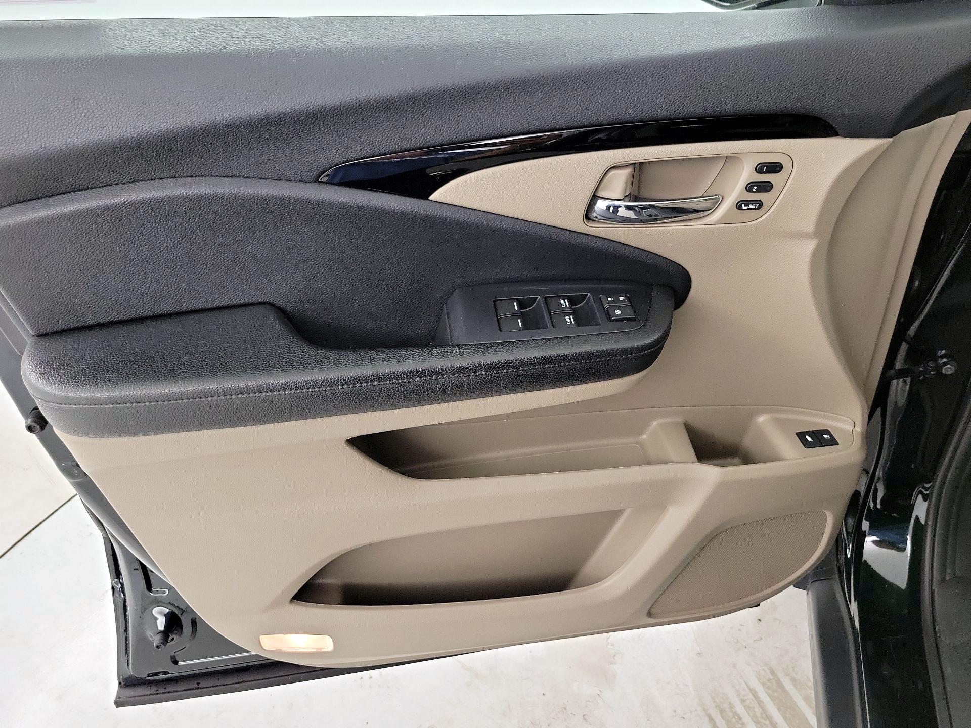 Thumbnail: 2020 Honda Pilot - 12