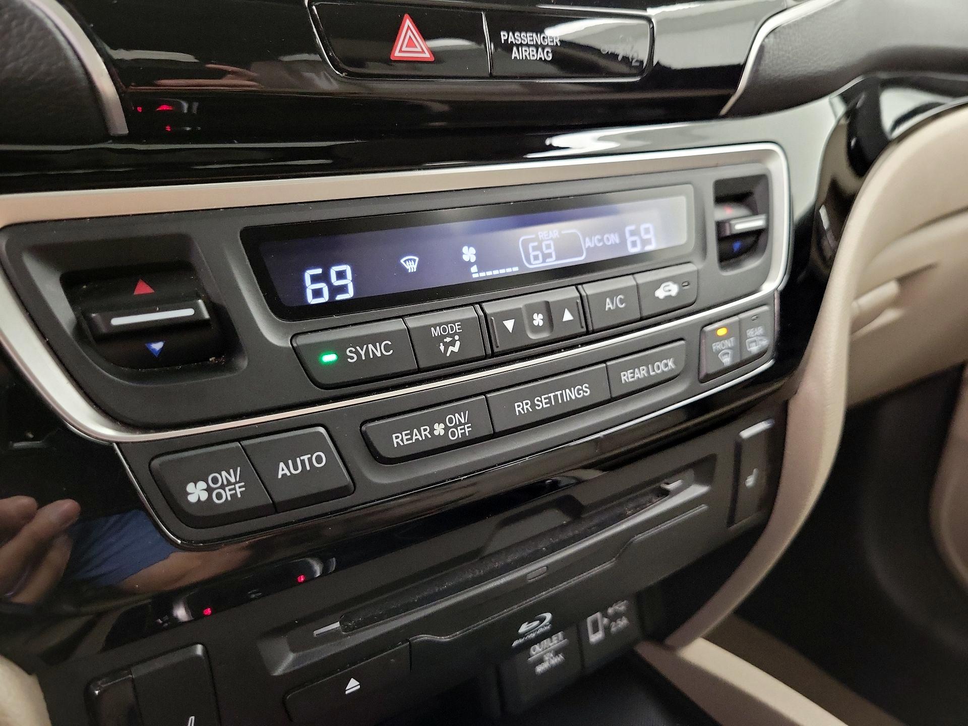 Thumbnail: 2020 Honda Pilot - 16