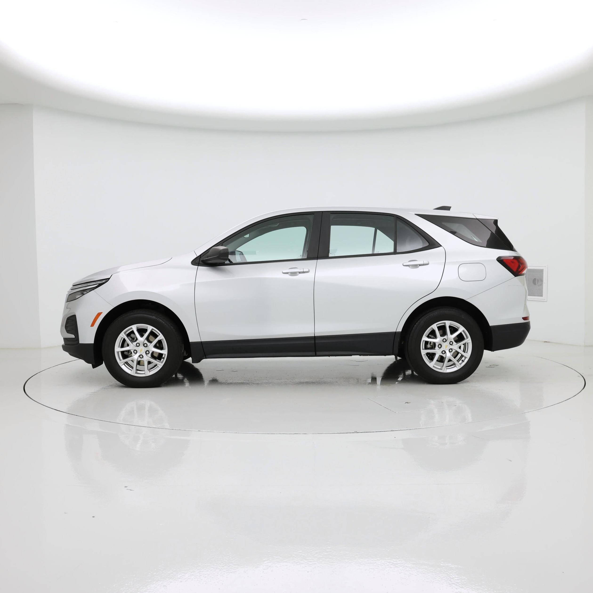 Thumbnail: 2022 Chevrolet Equinox - 3