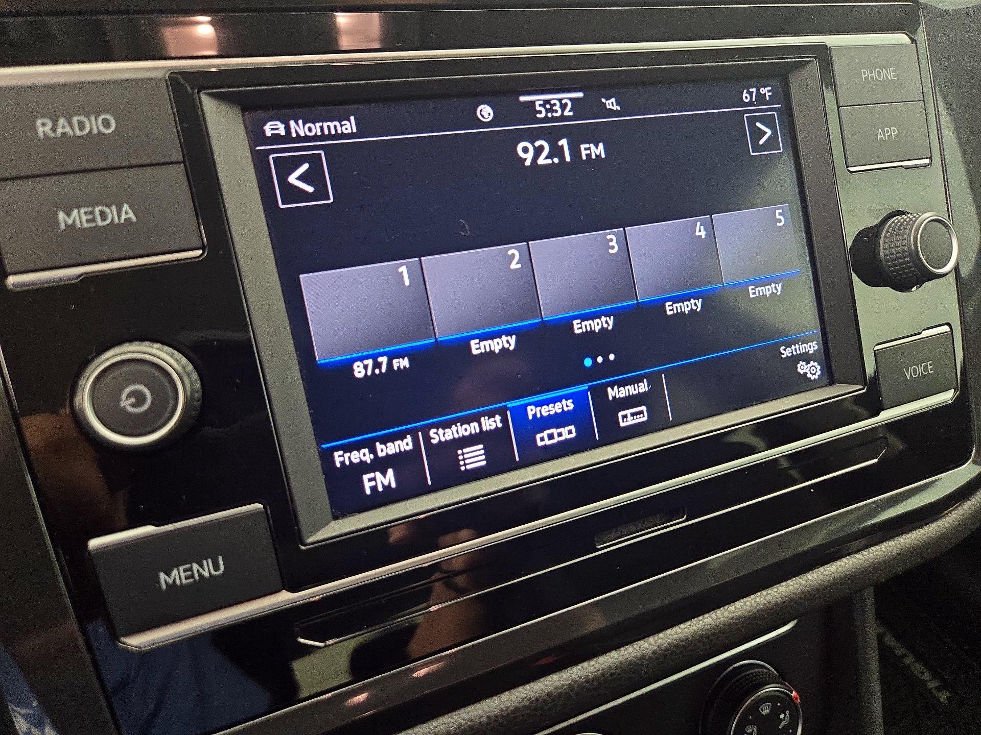 Thumbnail: 2021 Volkswagen Tiguan - 15