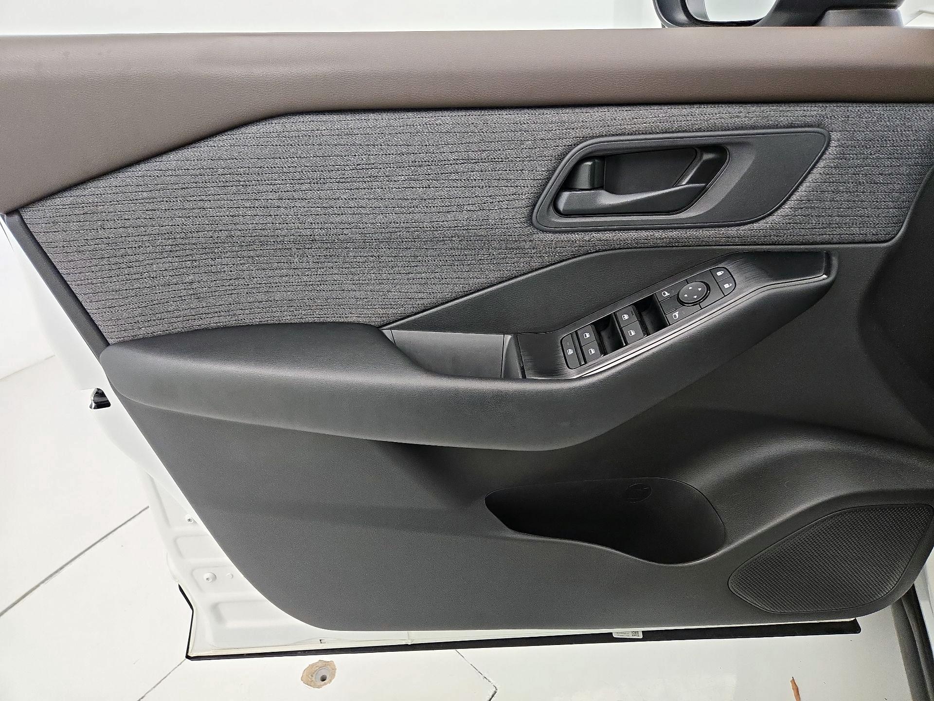 Thumbnail: 2023 Nissan Rogue - 12