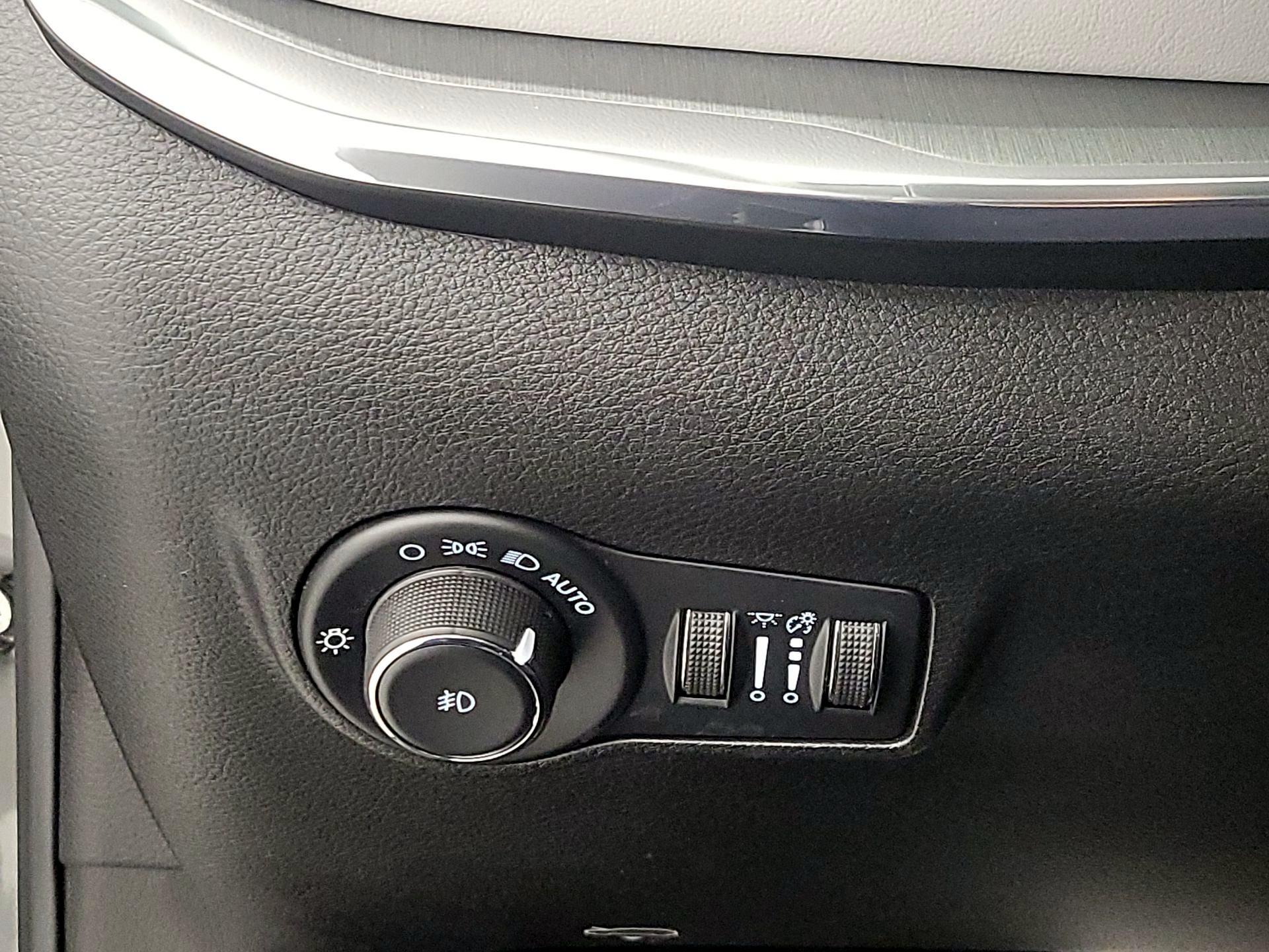 Thumbnail: 2022 Jeep Compass - 13