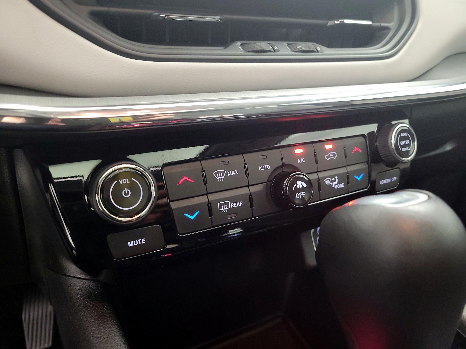 Thumbnail: 2022 Jeep Compass - 16