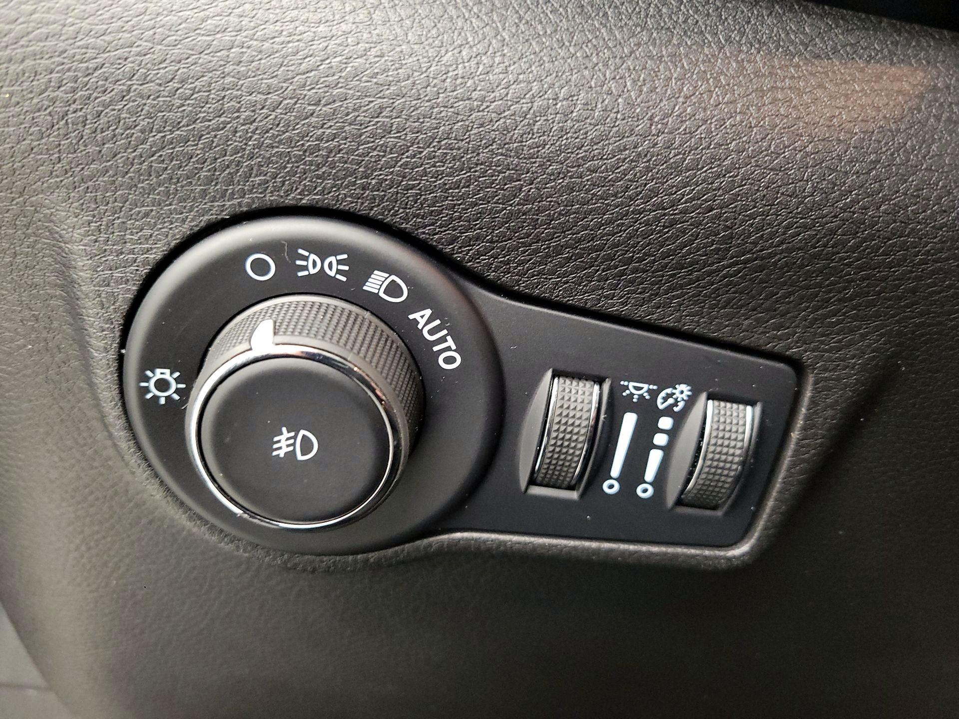 Thumbnail: 2022 Jeep Compass - 13