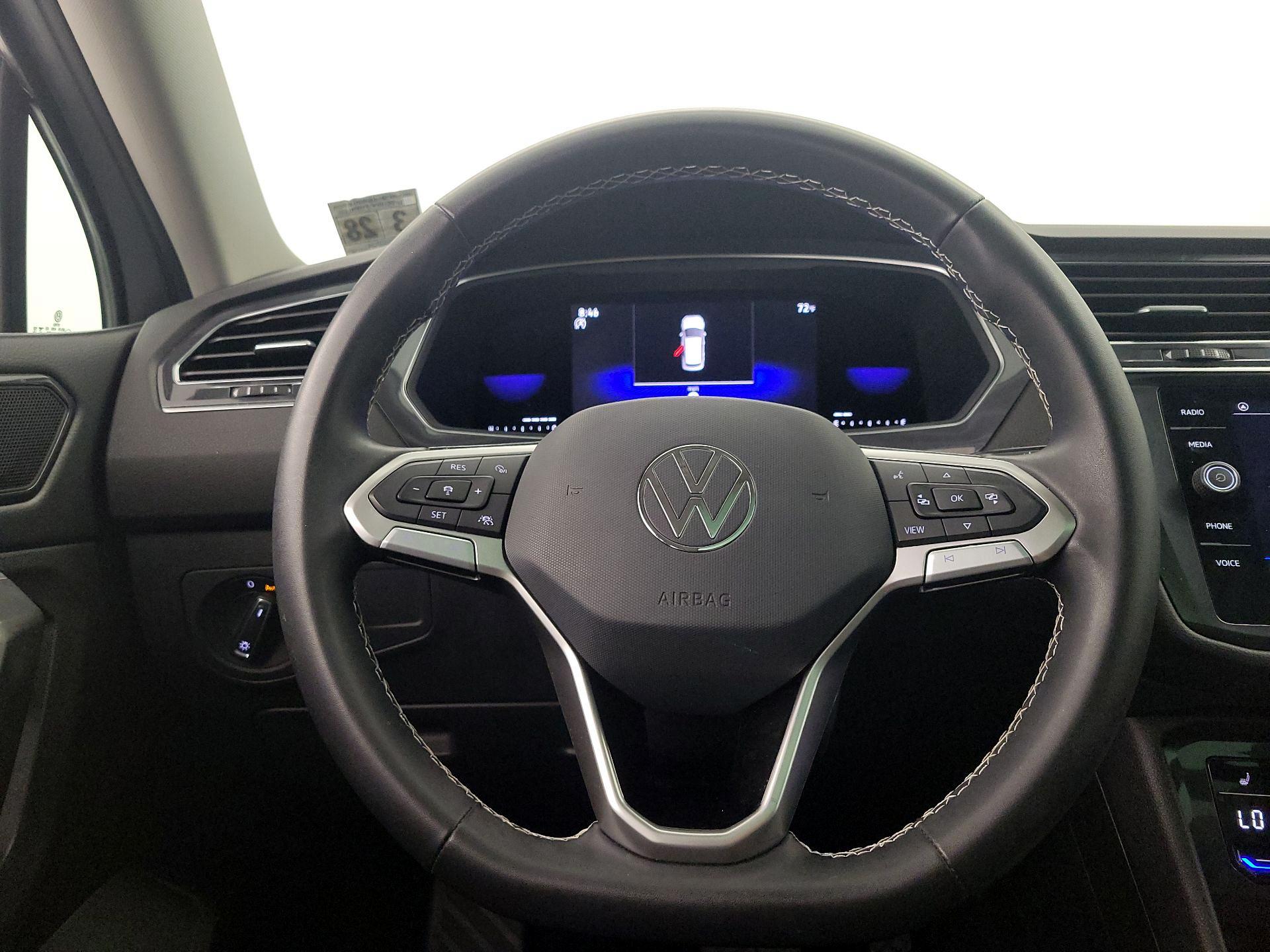 Thumbnail: 2023 Volkswagen Tiguan - 10