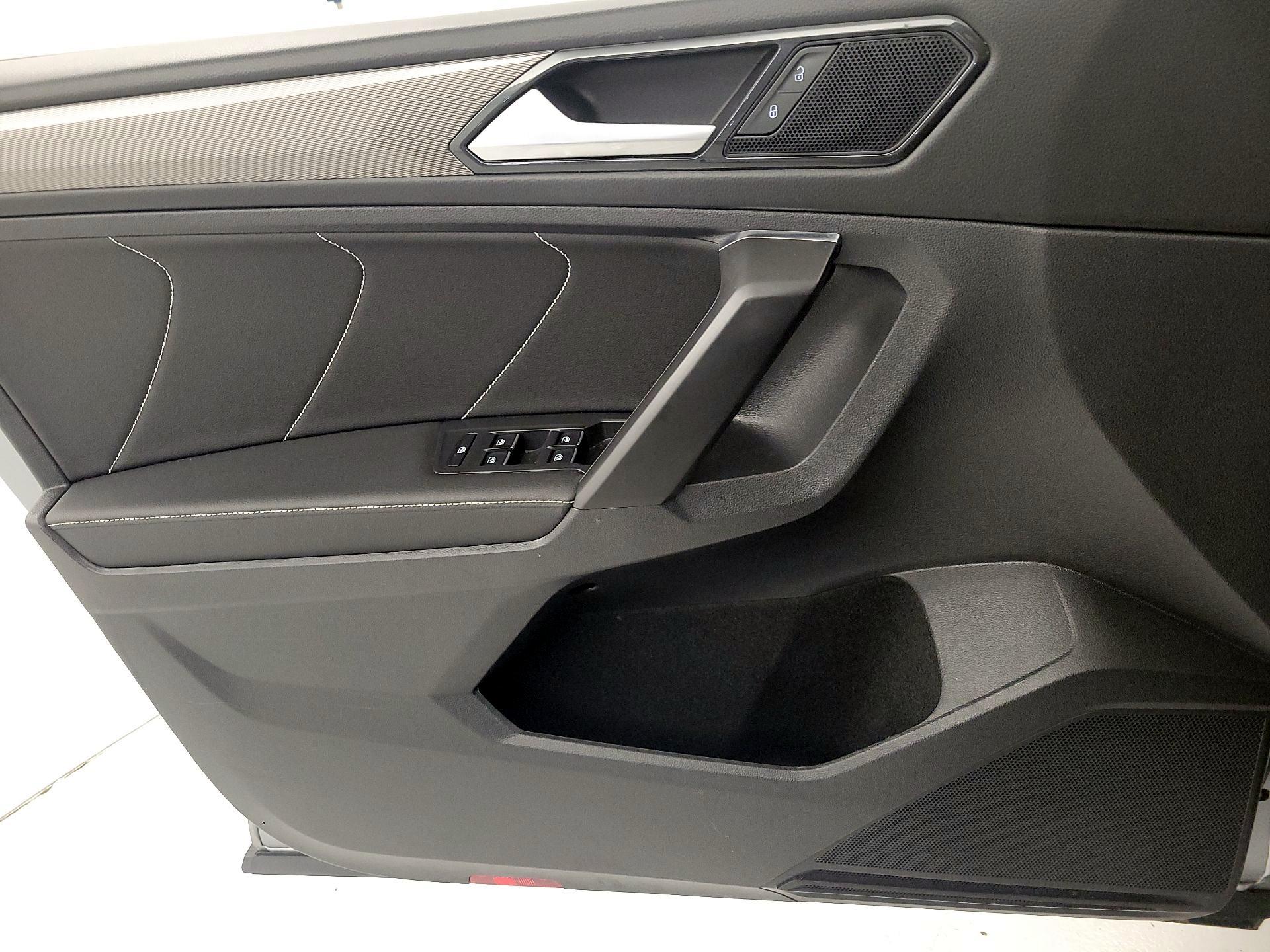 Thumbnail: 2023 Volkswagen Tiguan - 12
