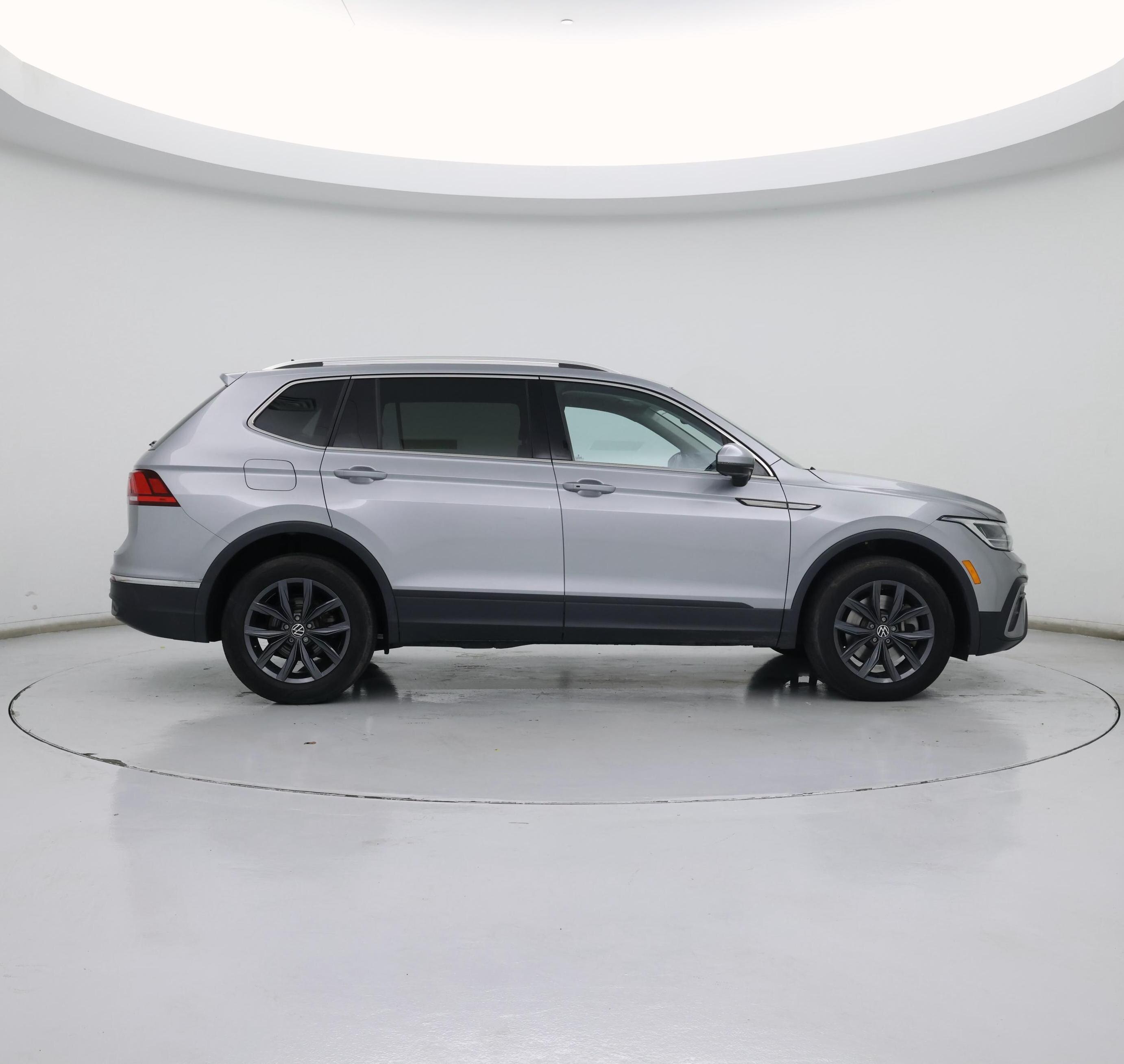 Thumbnail: 2023 Volkswagen Tiguan - 7